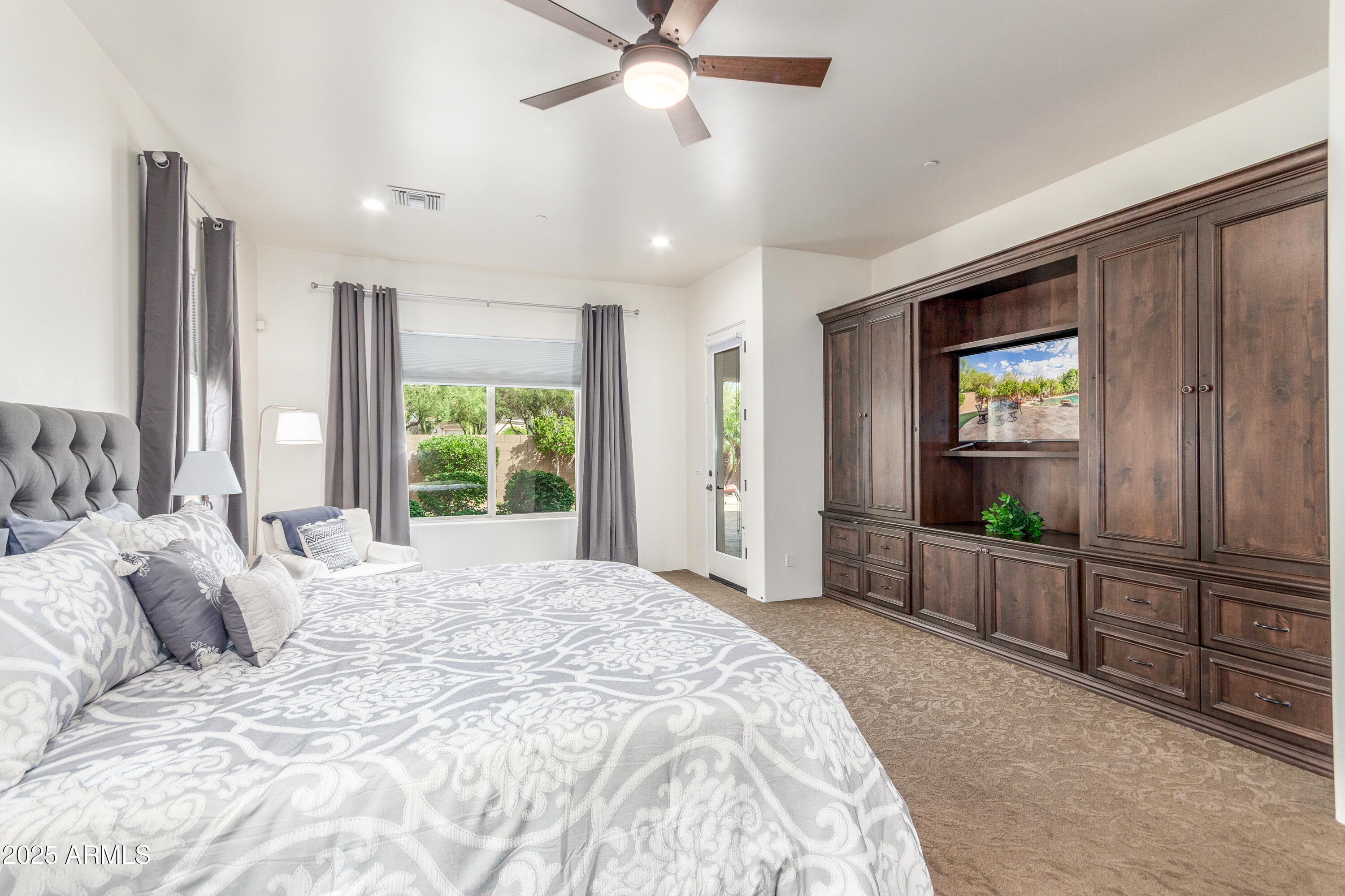 5415 E HALLIHAN Drive