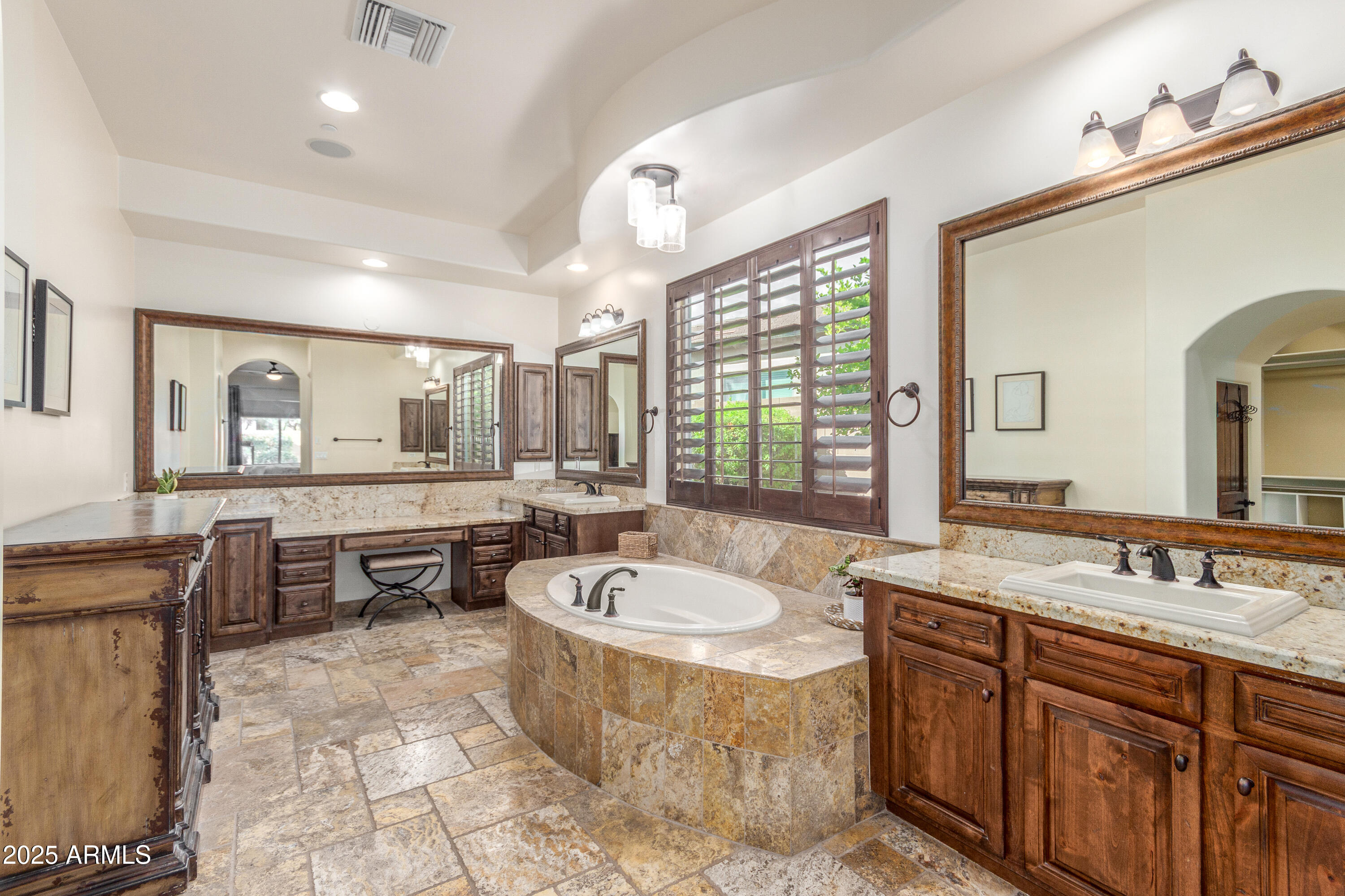 5415 E HALLIHAN Drive