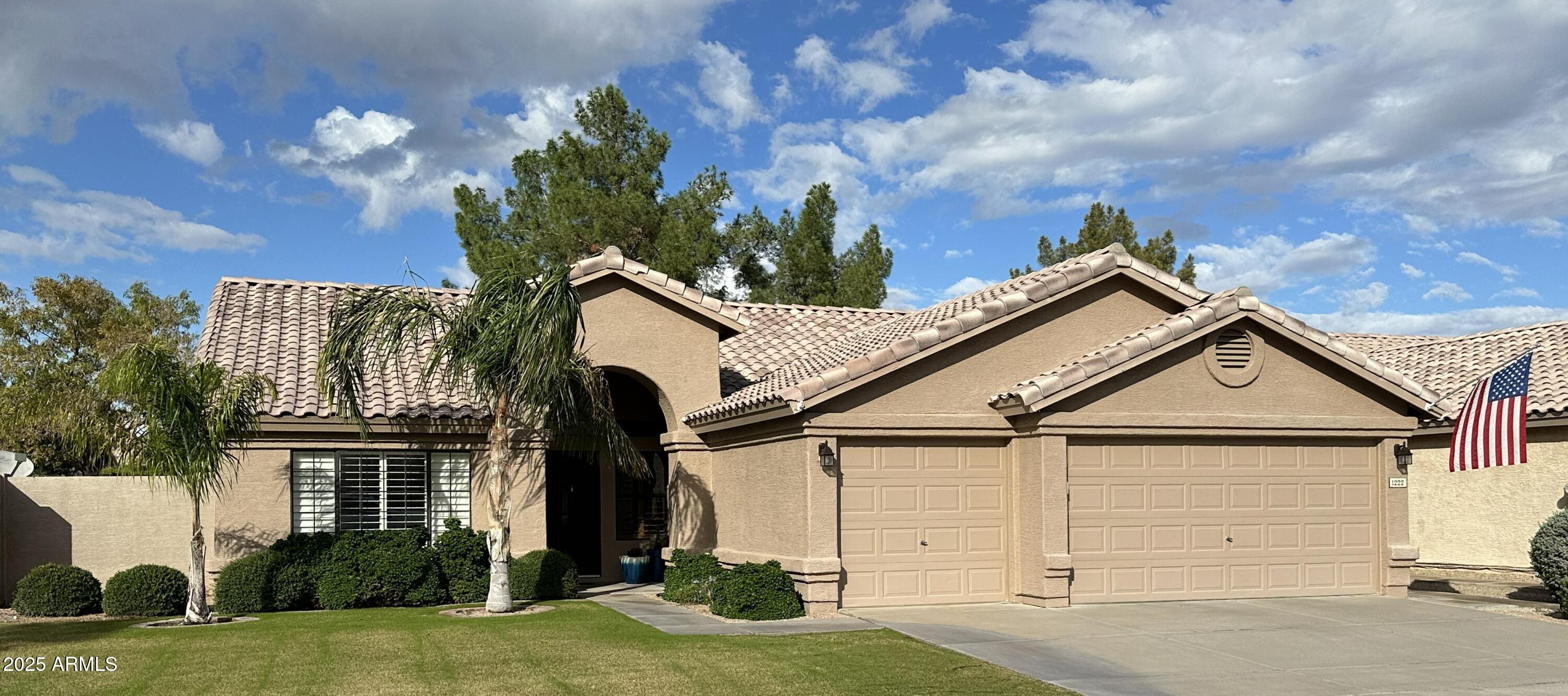 1222 W HONEYSUCKLE Lane