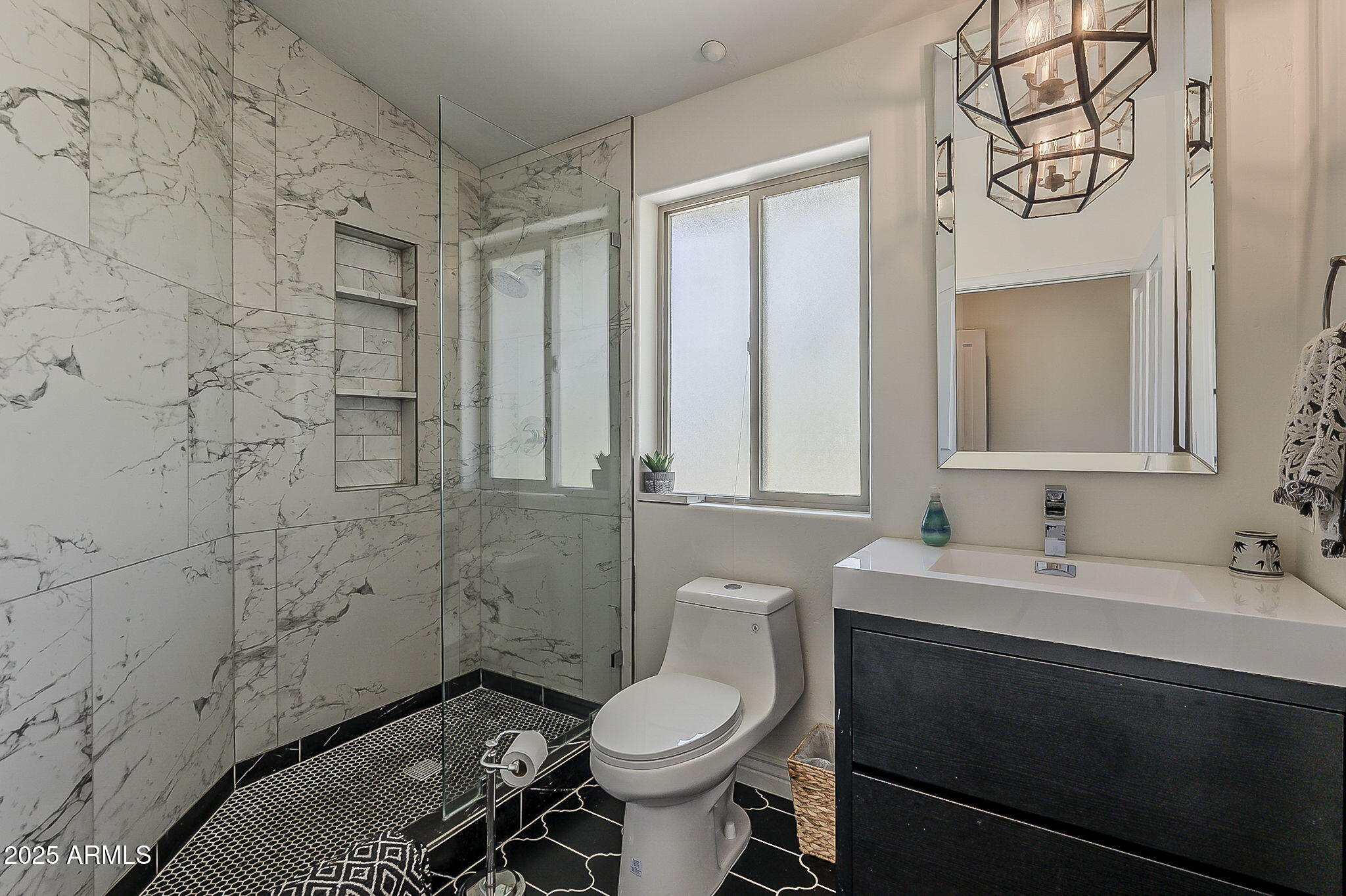 225 W ORCHID Lane, Phoenix