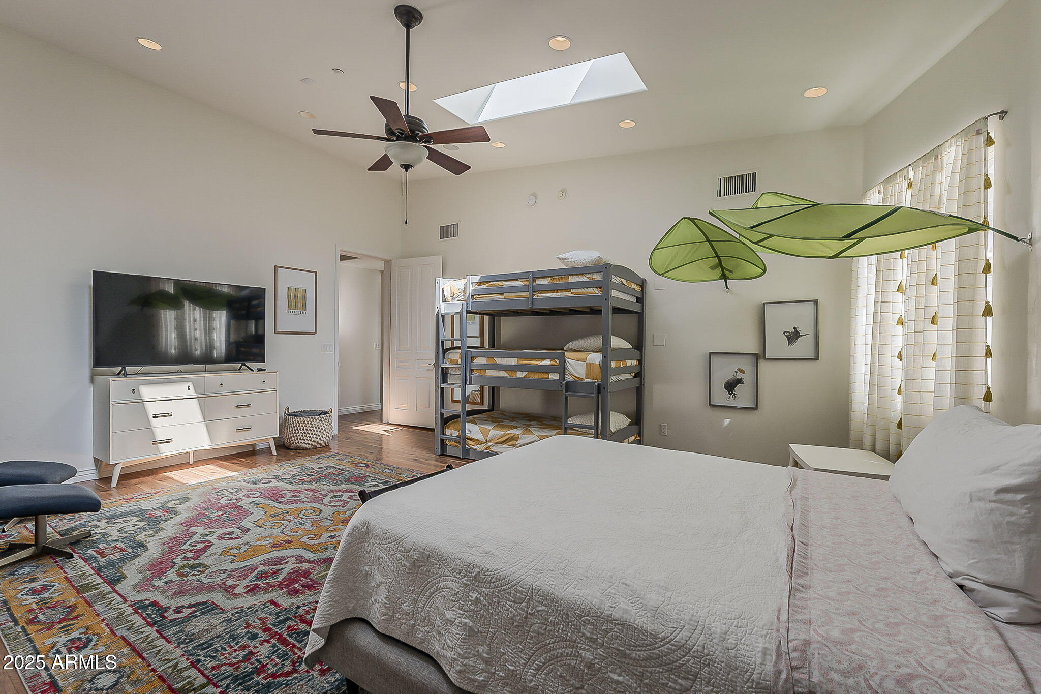 225 W ORCHID Lane, Phoenix