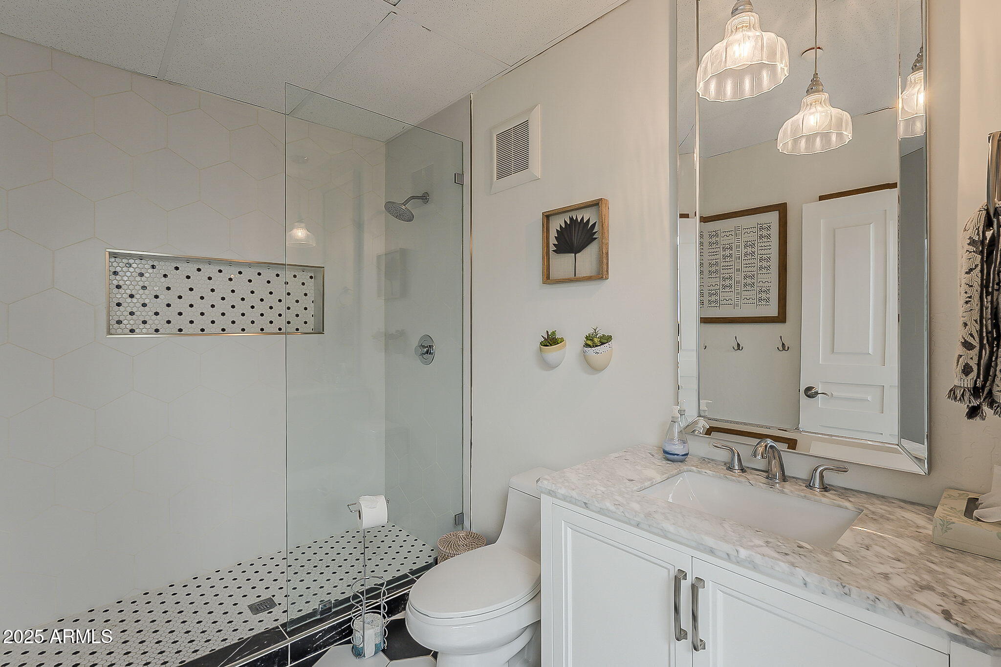 225 W ORCHID Lane, Phoenix