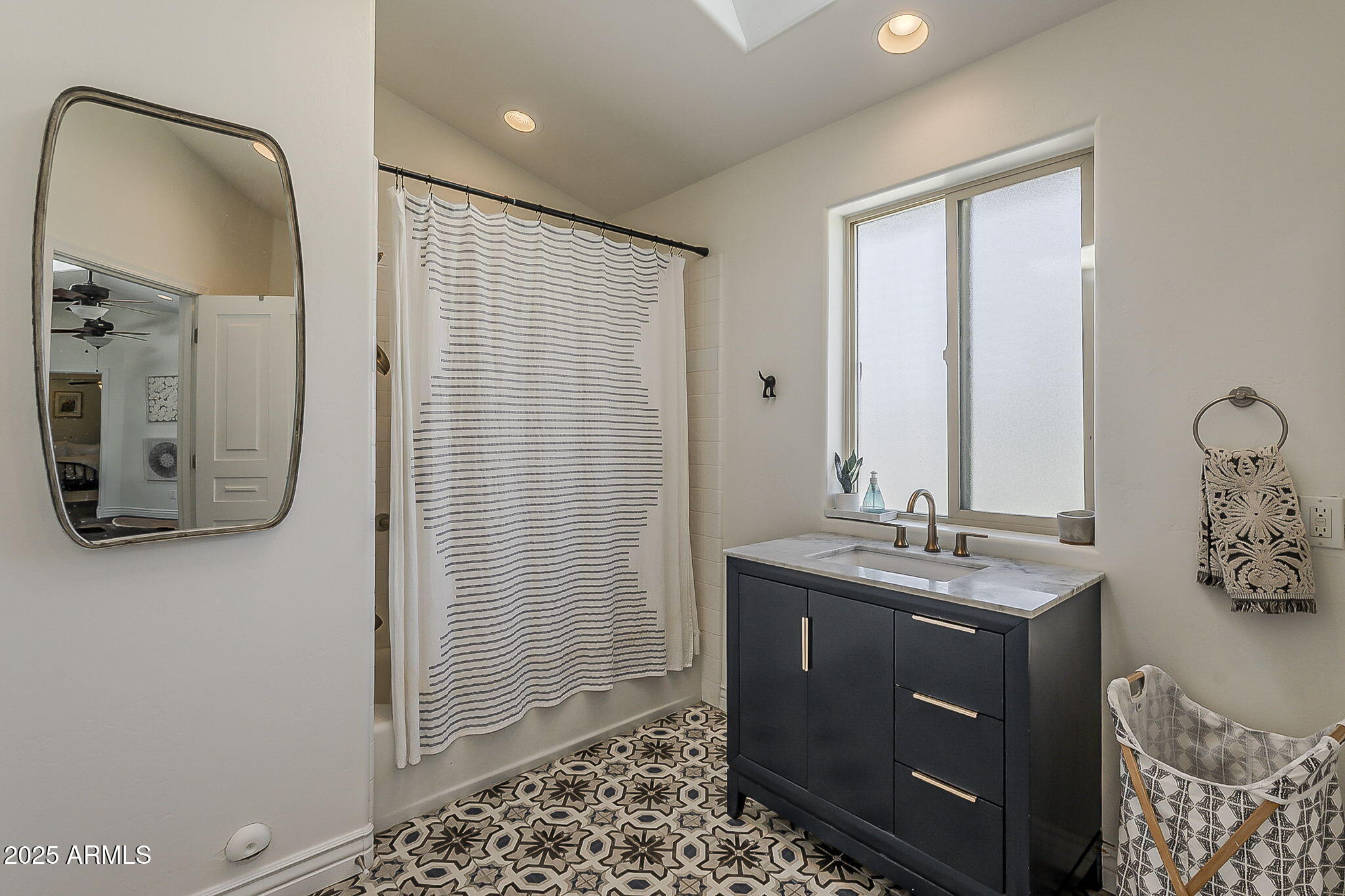 225 W ORCHID Lane, Phoenix