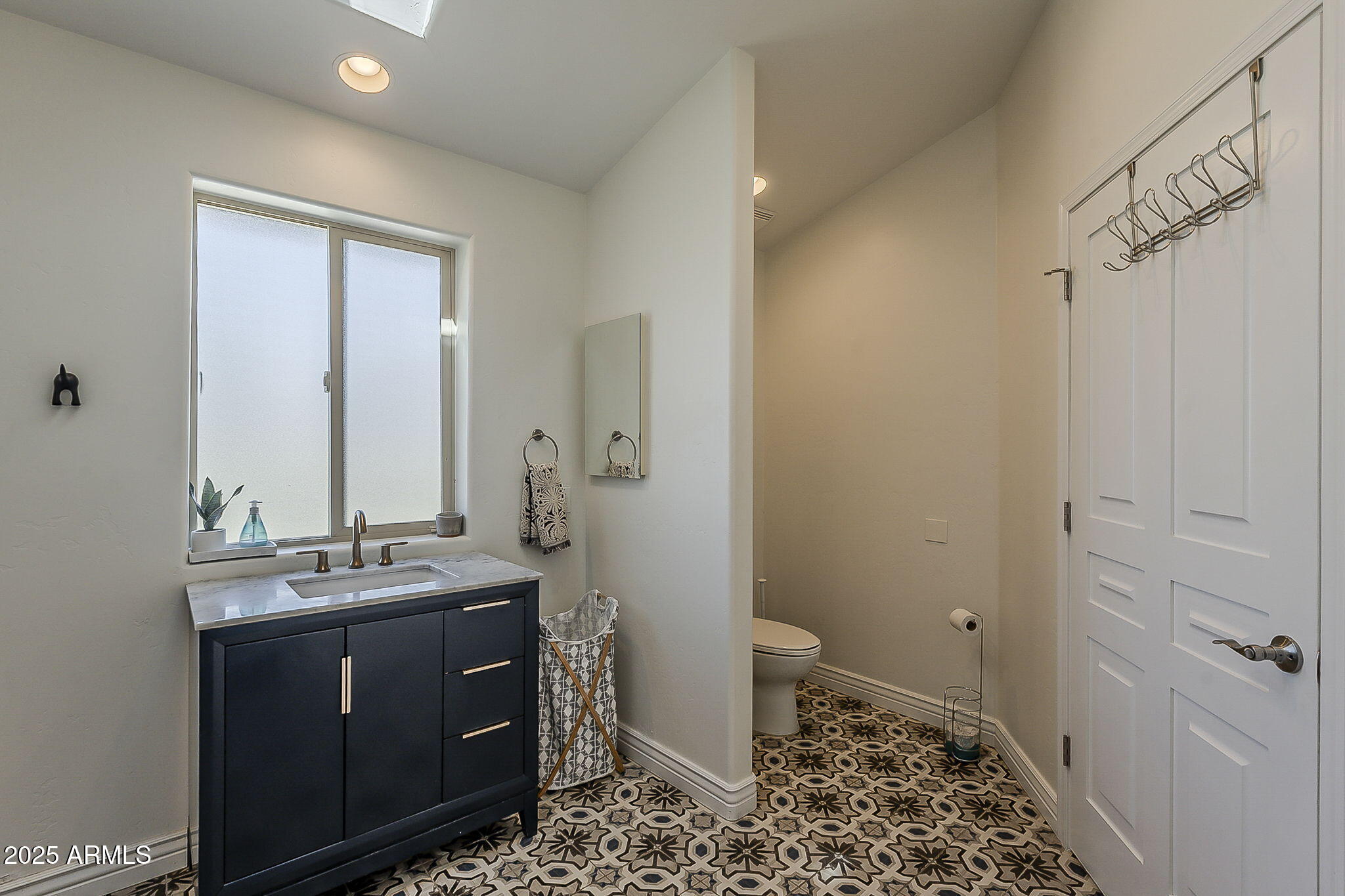 225 W ORCHID Lane, Phoenix