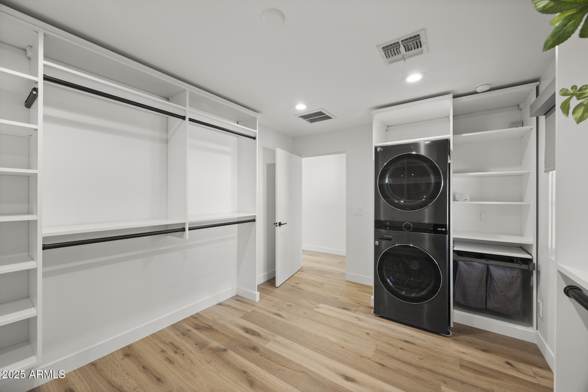 5816 E Calle Del Media