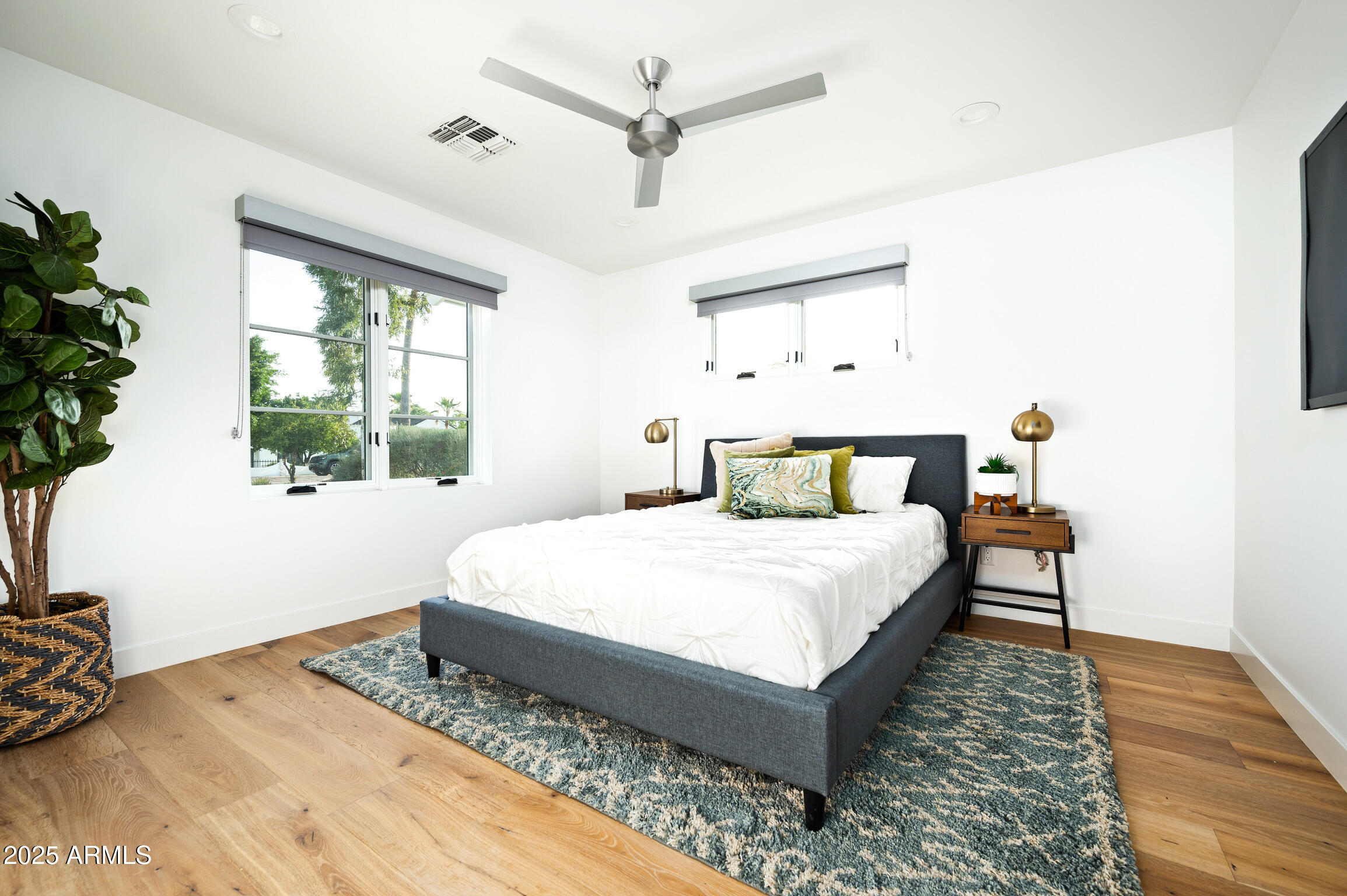 5816 E Calle Del Media