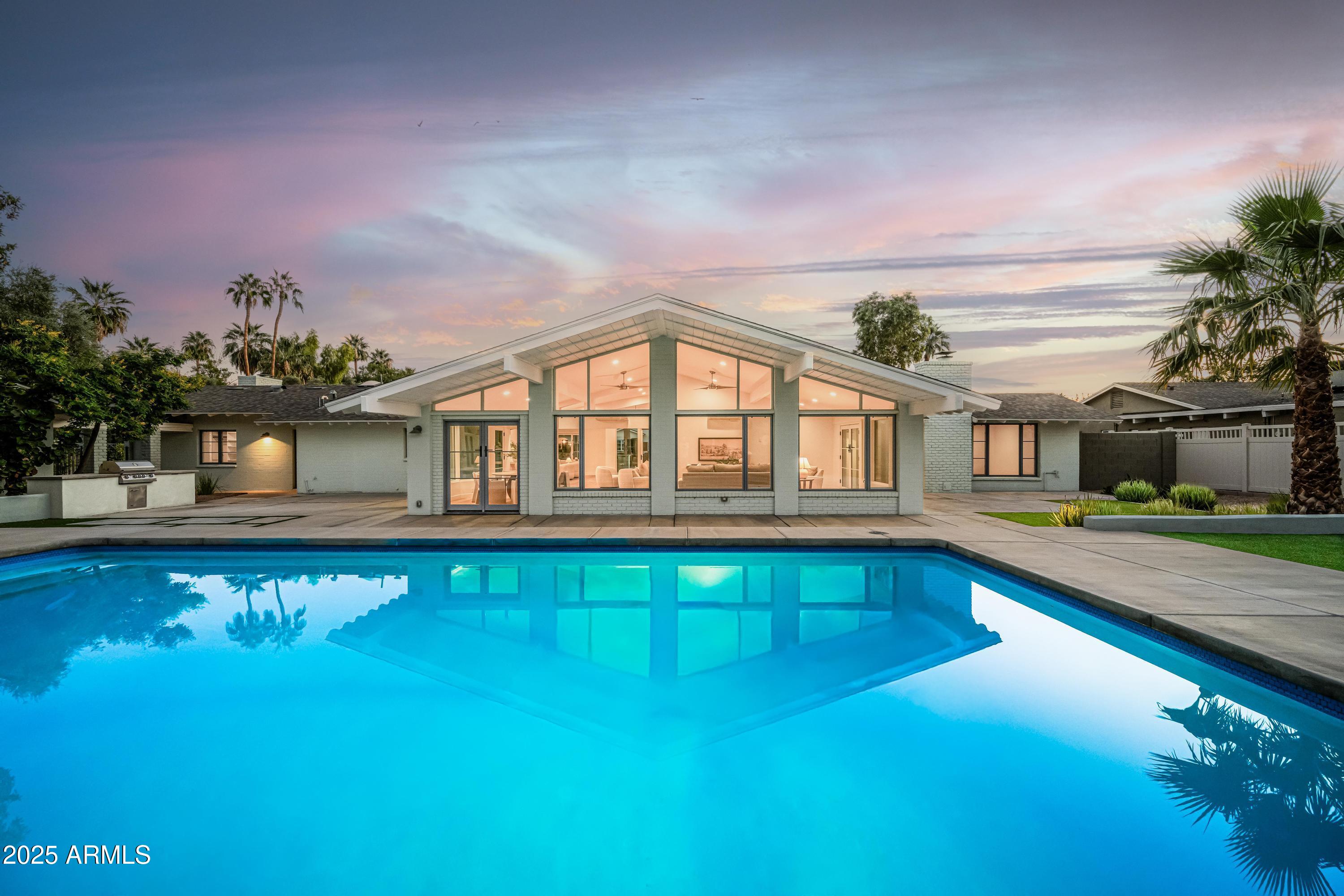 5816 E Calle Del Media