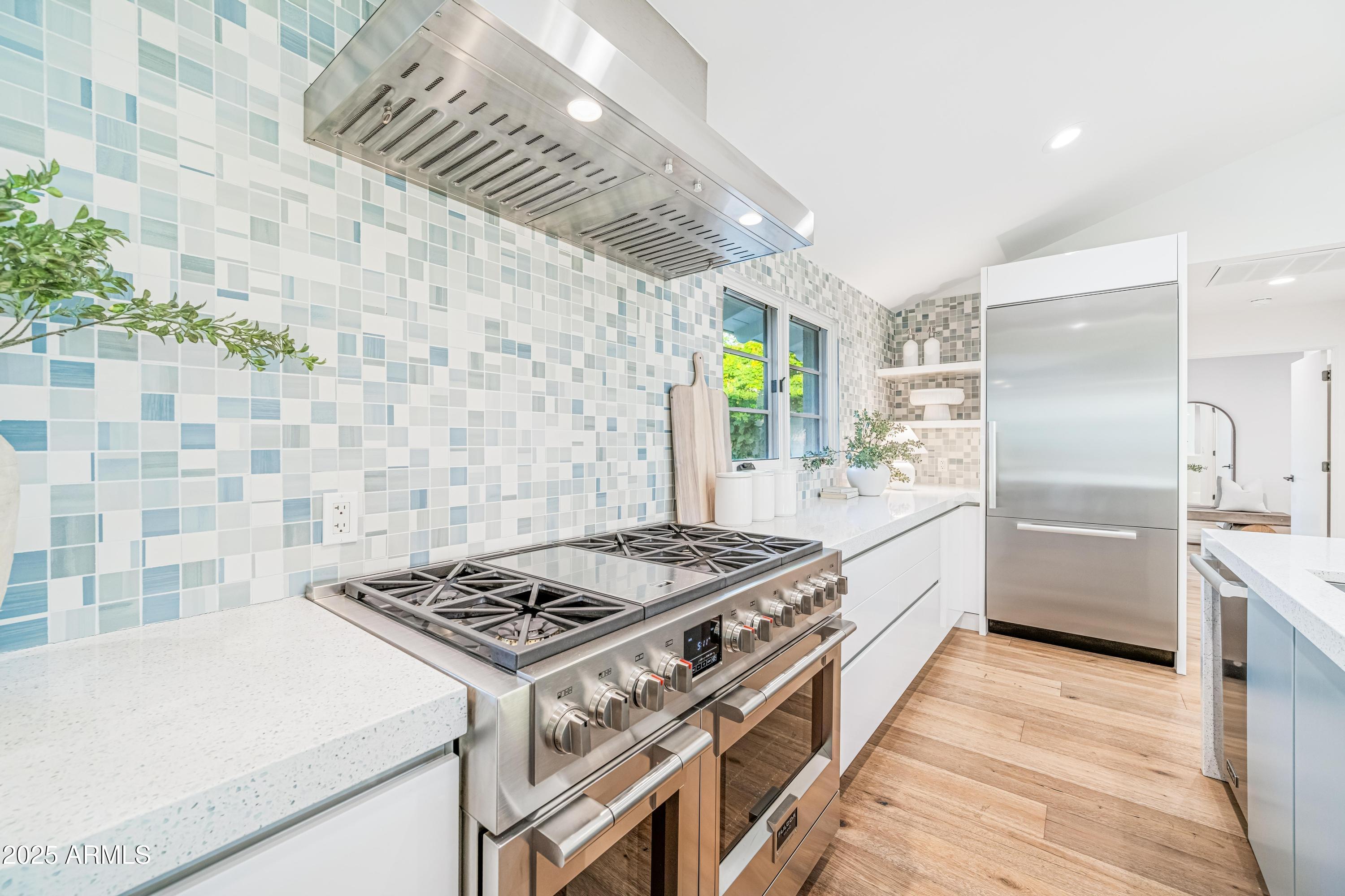 5816 E Calle Del Media