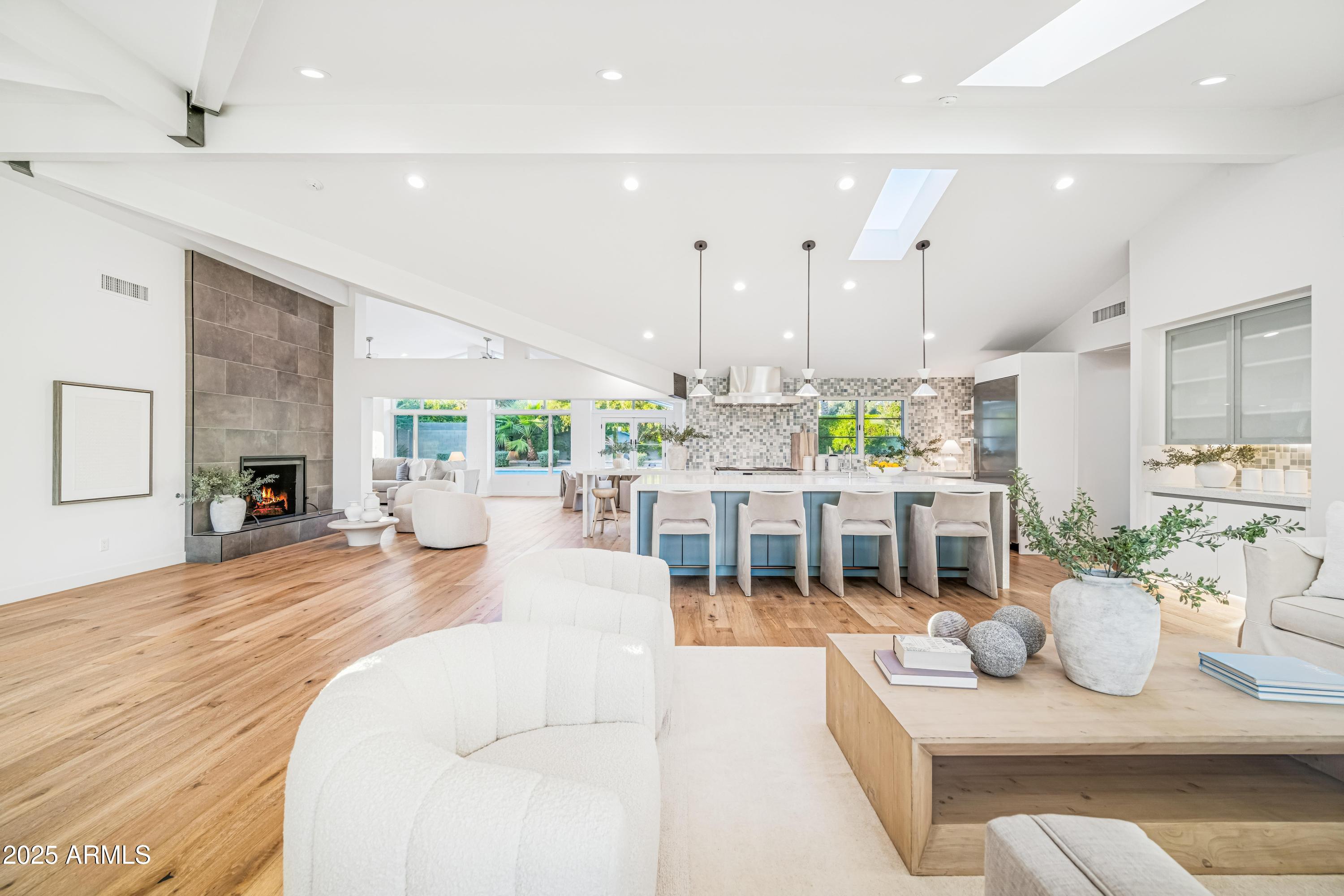 5816 E Calle Del Media