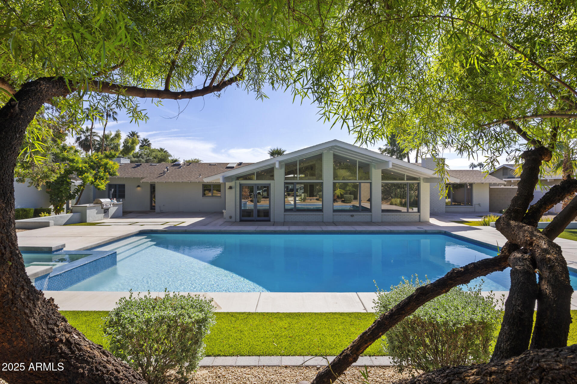 5816 E Calle Del Media