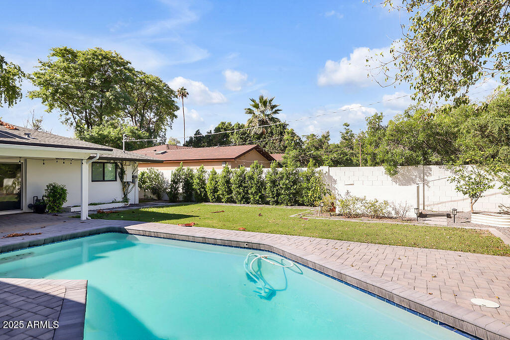 4102 E PINCHOT Avenue