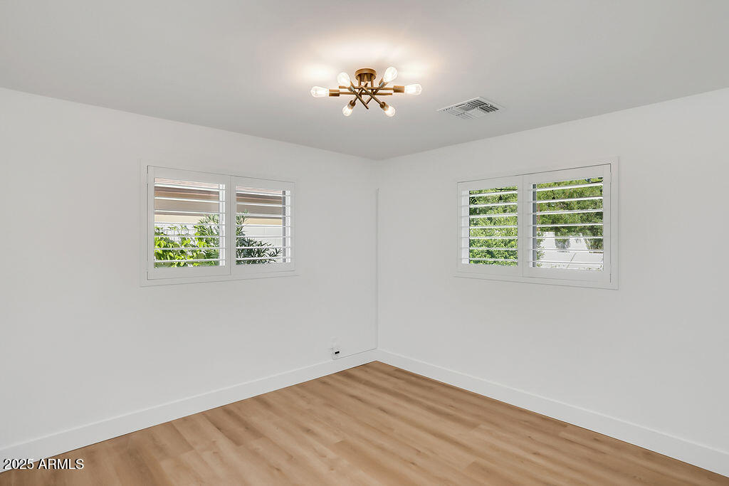 4102 E PINCHOT Avenue