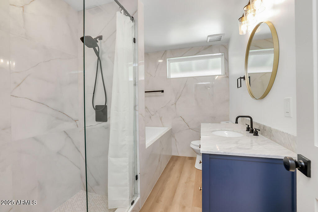 4102 E PINCHOT Avenue