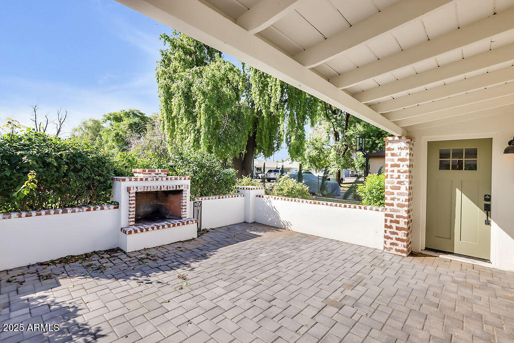 4102 E PINCHOT Avenue