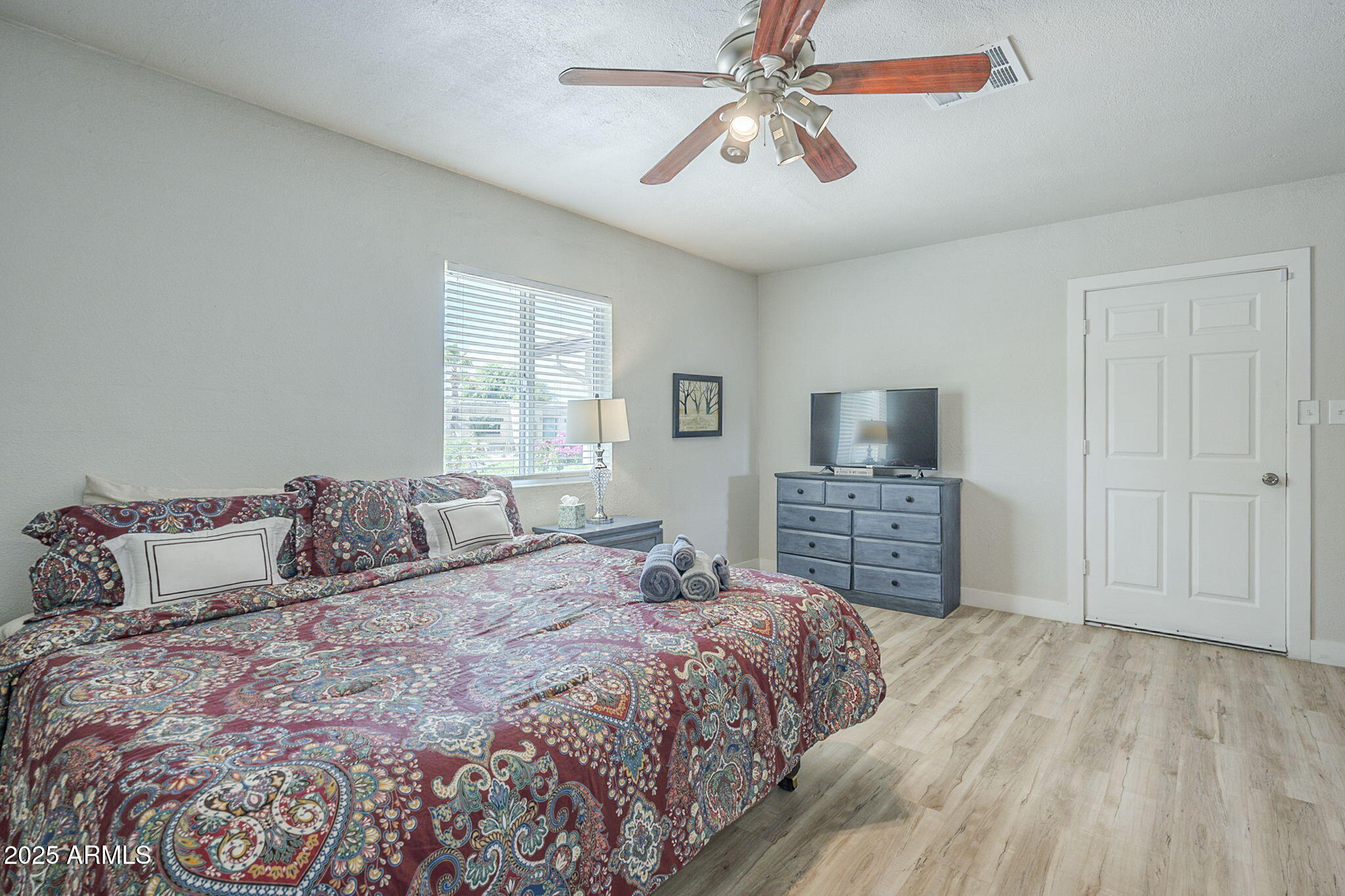 4240 E BLUEFIELD Avenue, Phoenix