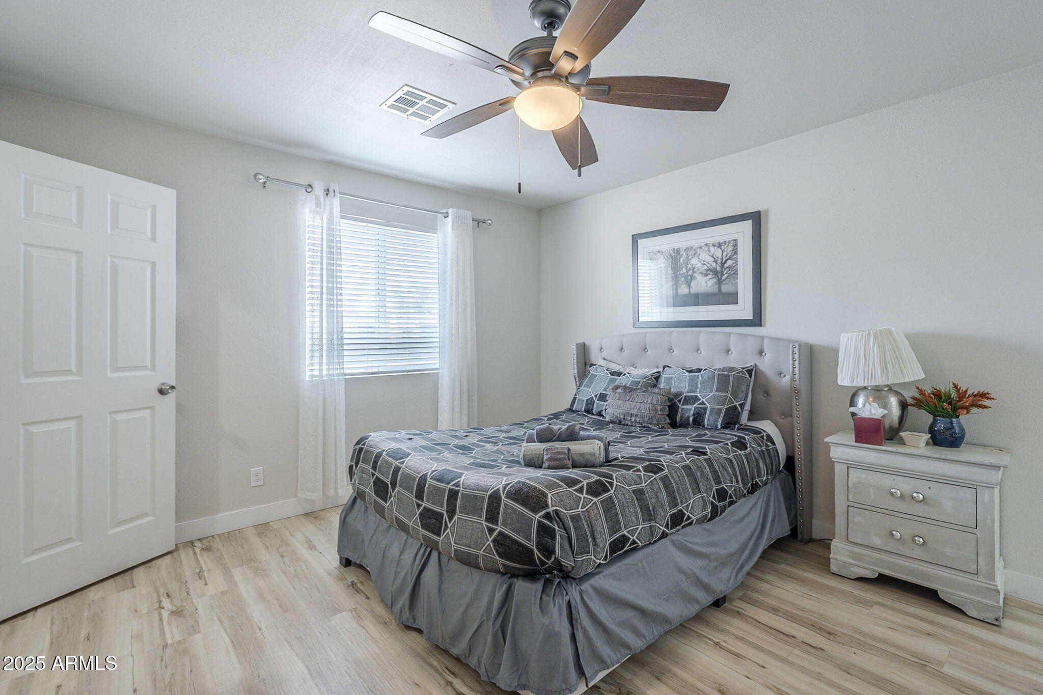 4240 E BLUEFIELD Avenue, Phoenix