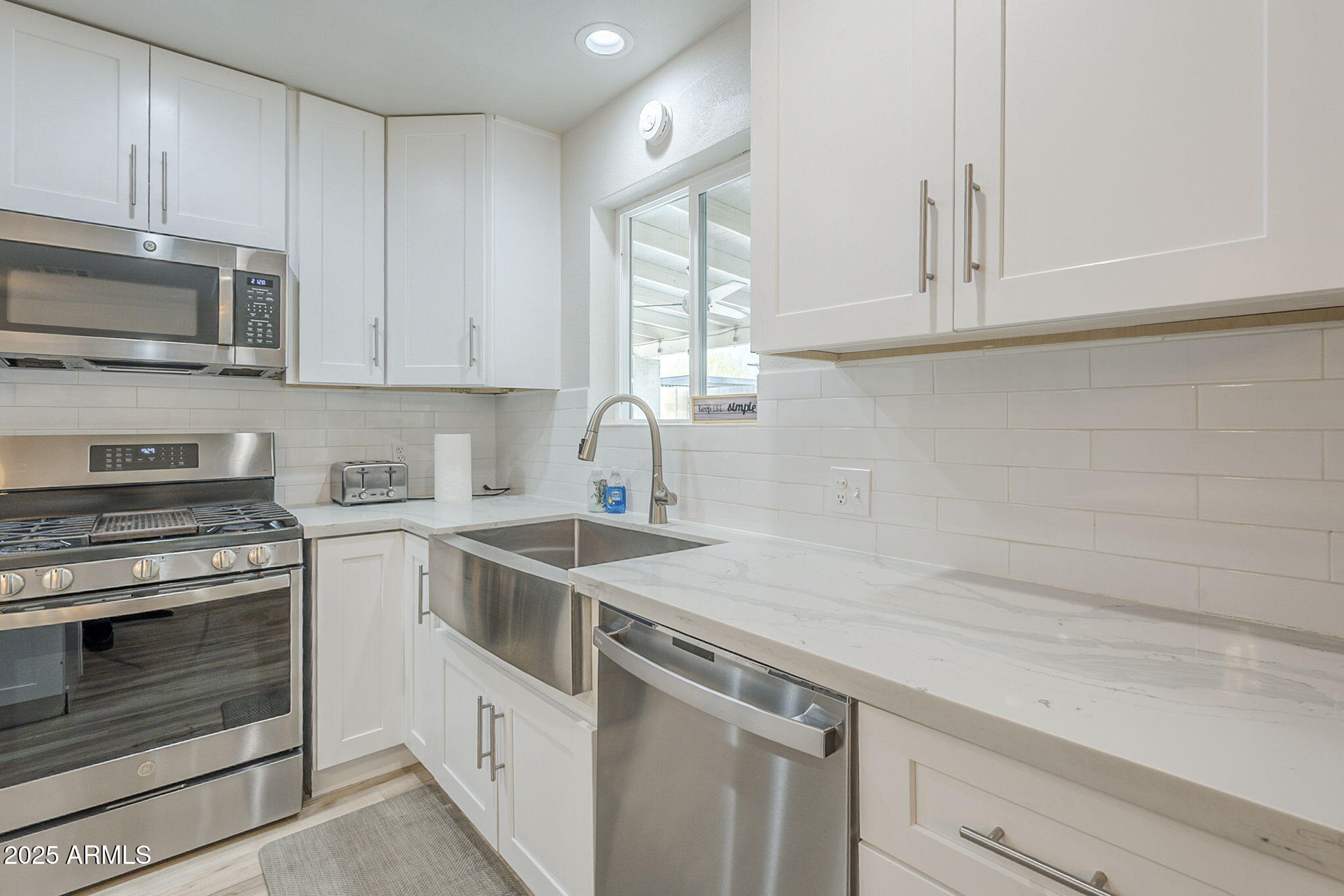 4240 E BLUEFIELD Avenue, Phoenix