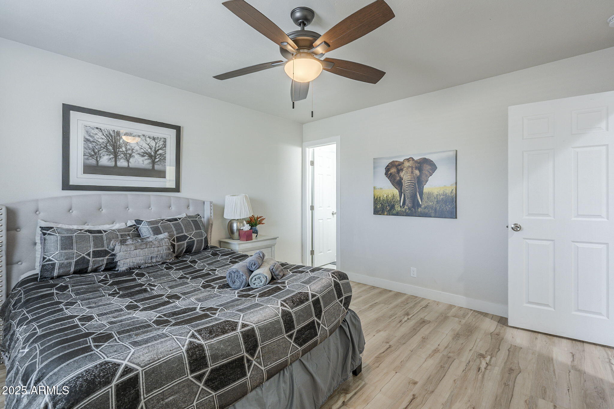 4240 E BLUEFIELD Avenue, Phoenix