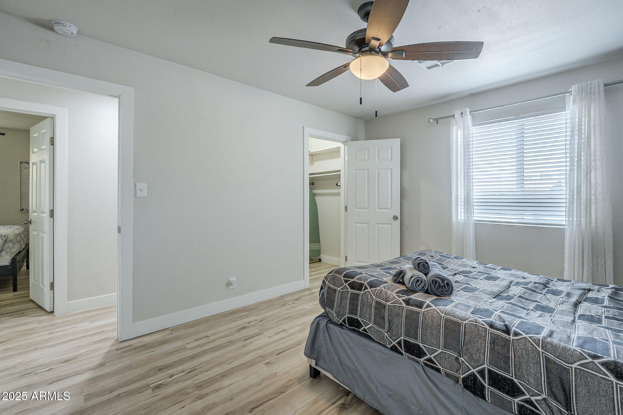 4240 E BLUEFIELD Avenue, Phoenix