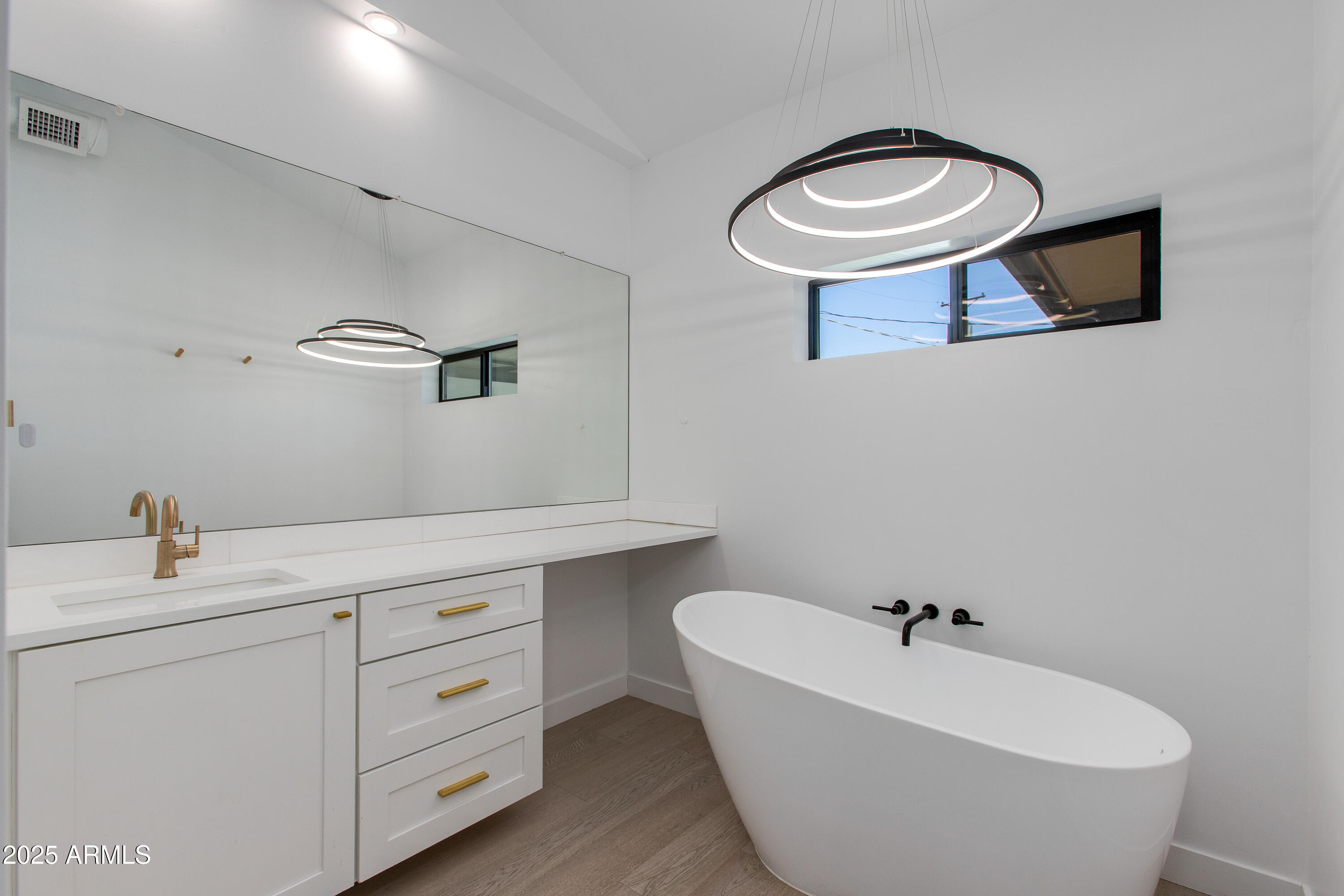 4246 E MULBERRY Drive