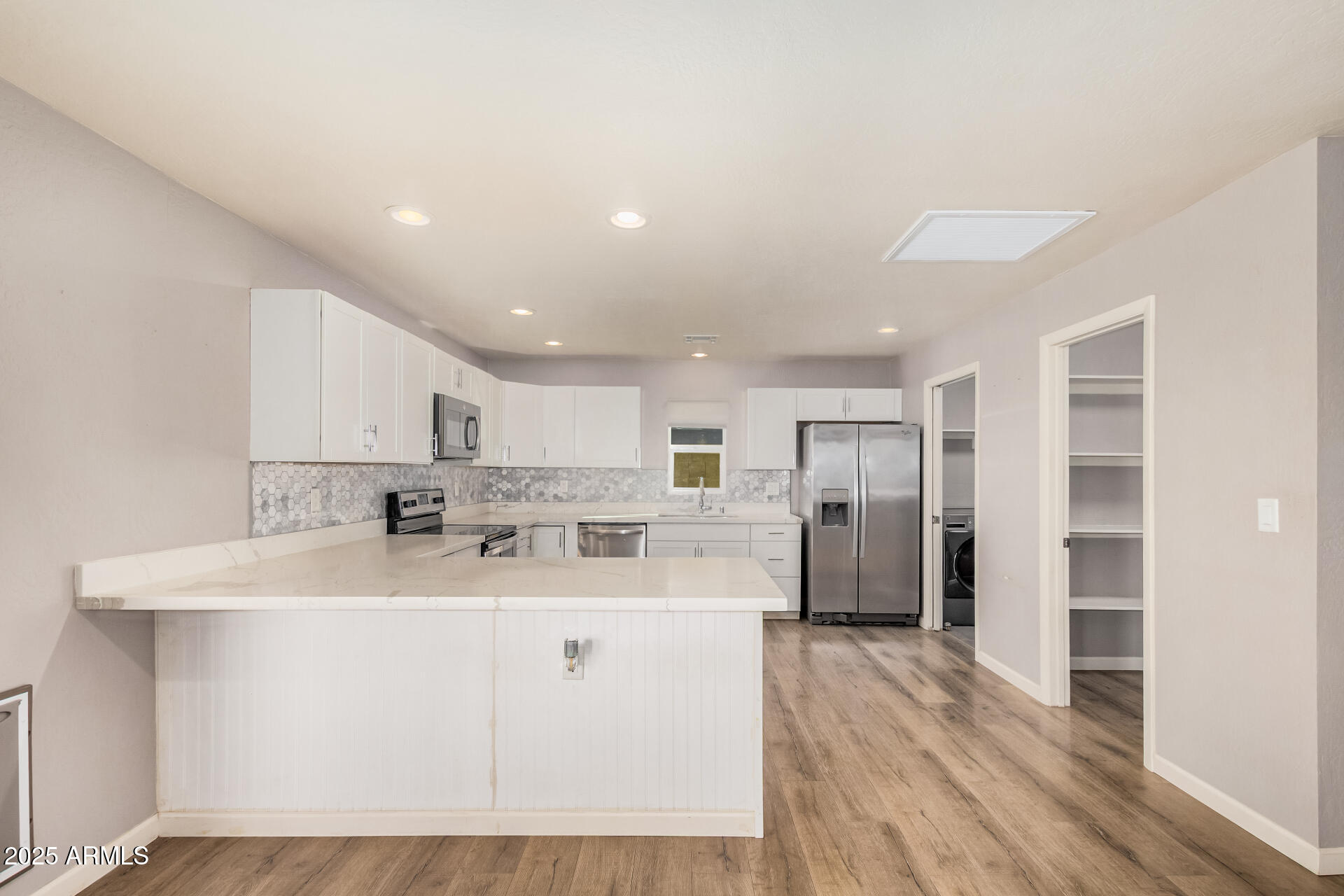 4950 W GROVERS Avenue, Glendale