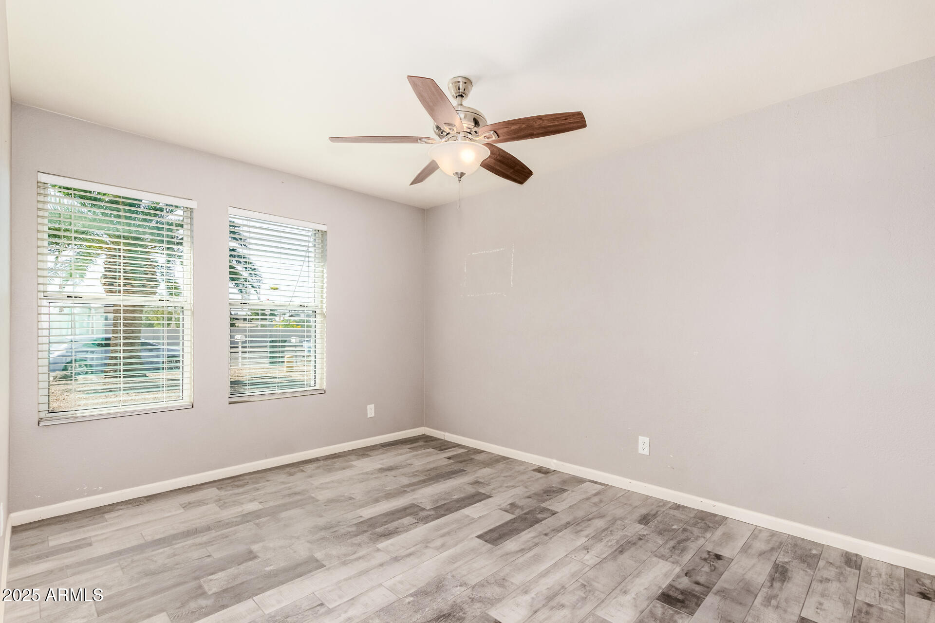 4950 W GROVERS Avenue, Glendale