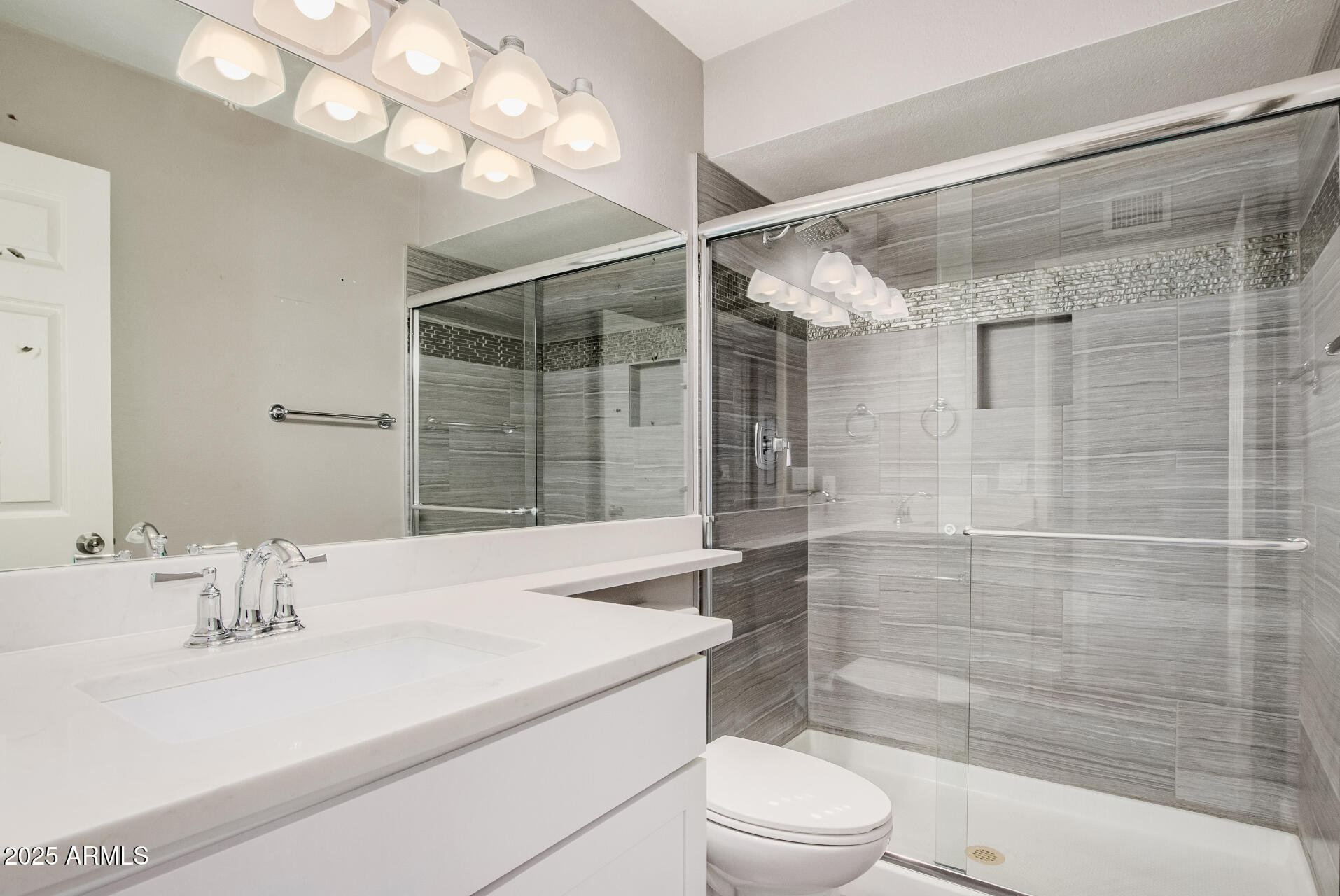 4950 W GROVERS Avenue, Glendale