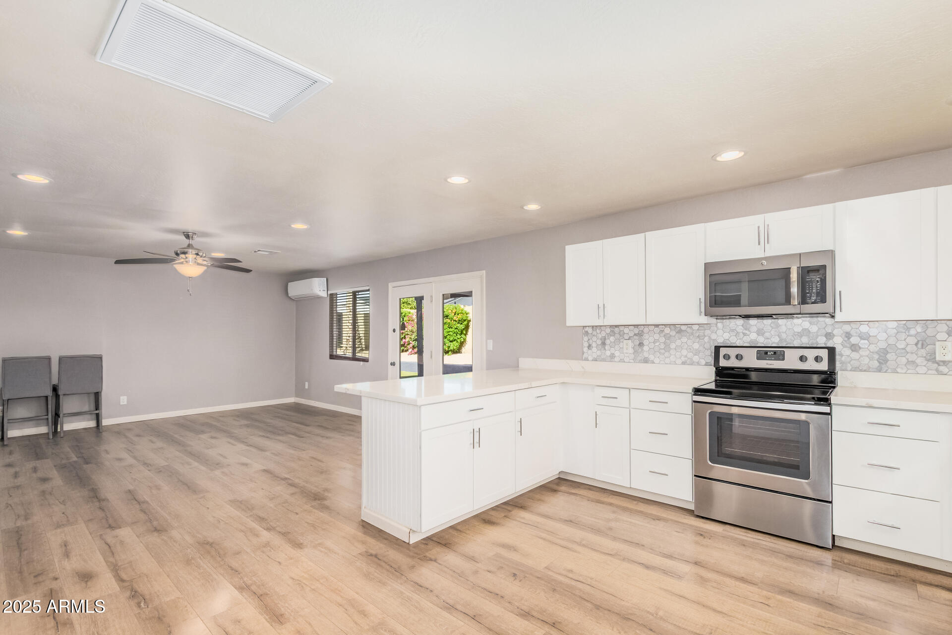 4950 W GROVERS Avenue, Glendale