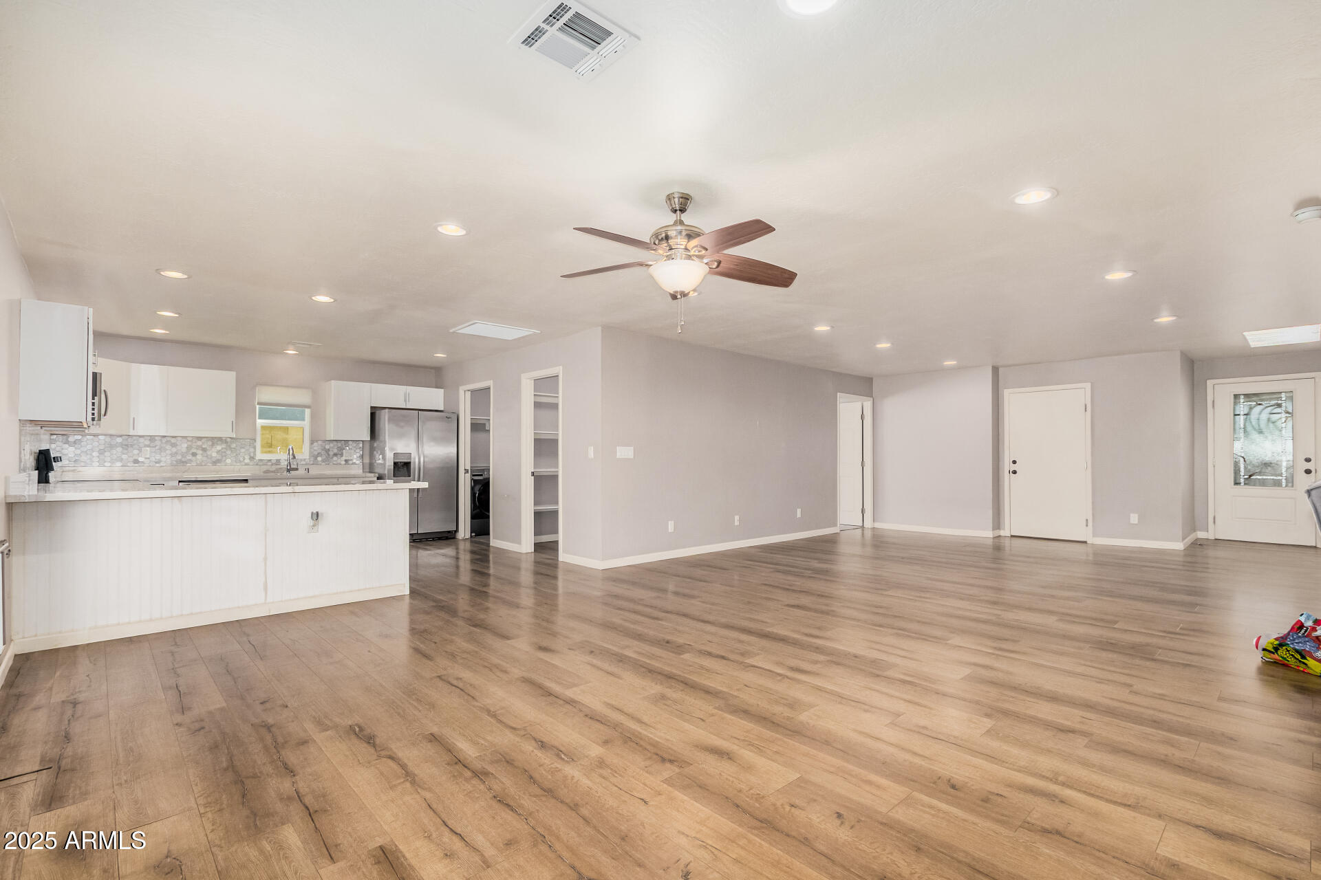 4950 W GROVERS Avenue, Glendale