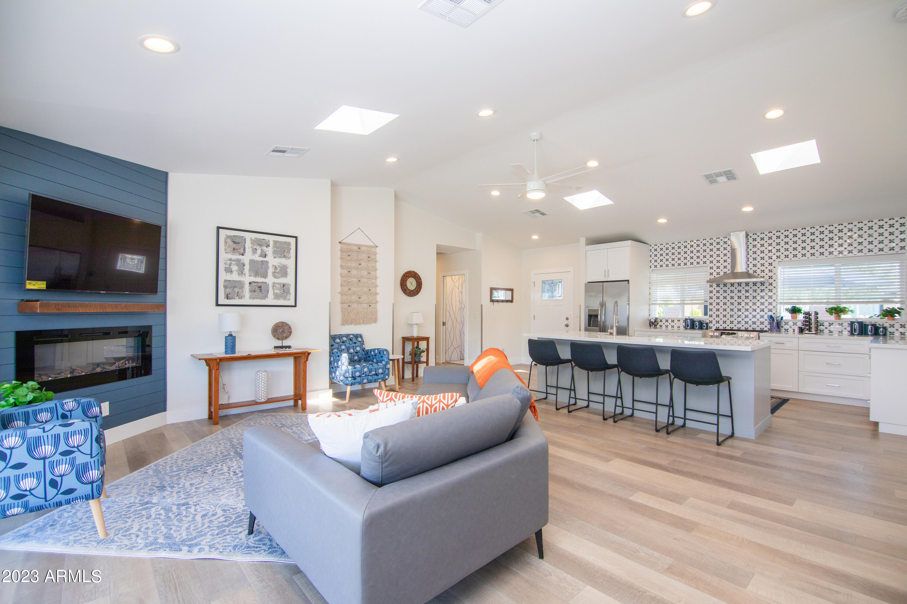 4335 E CLARENDON Avenue