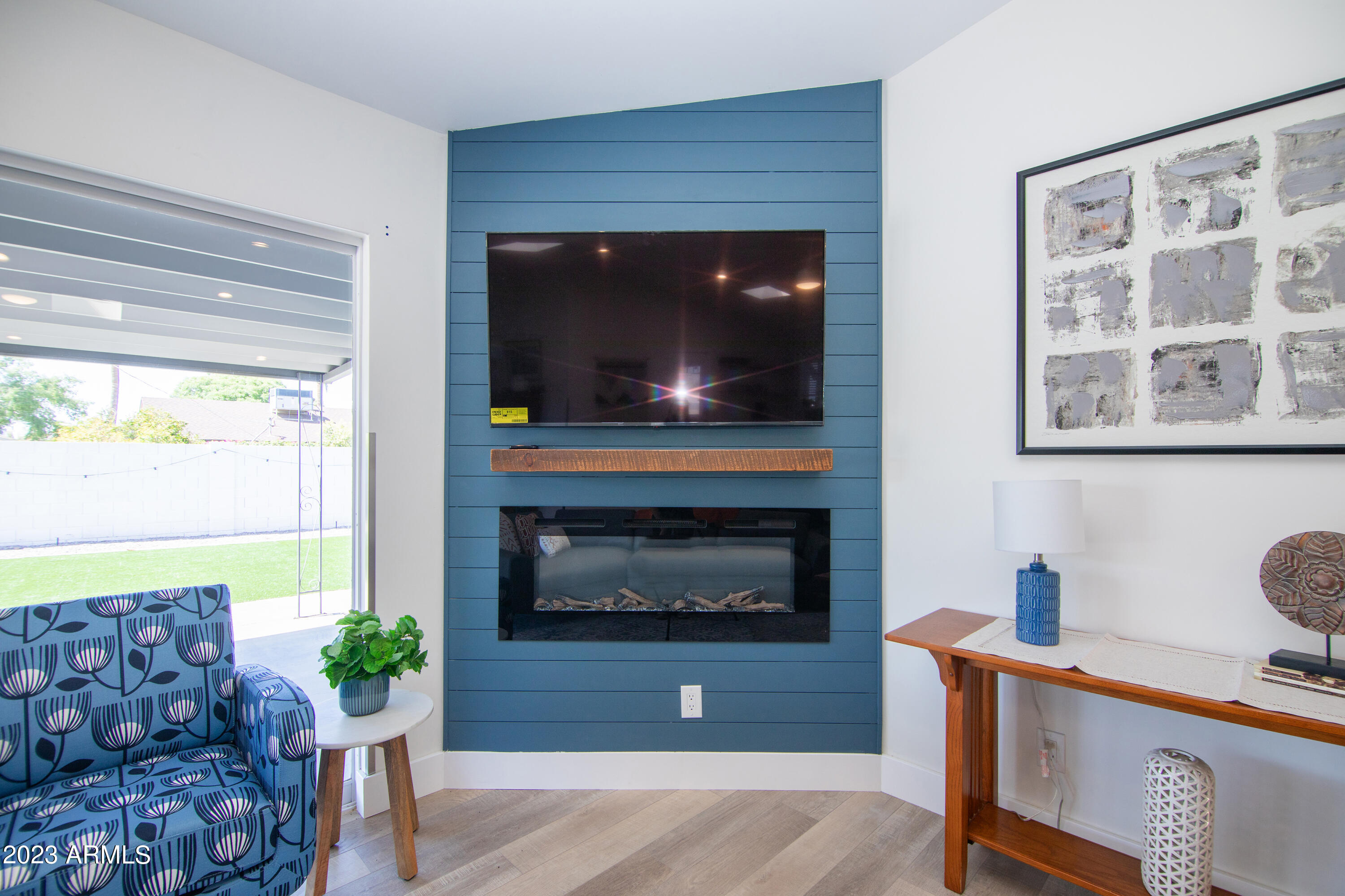 4335 E CLARENDON Avenue