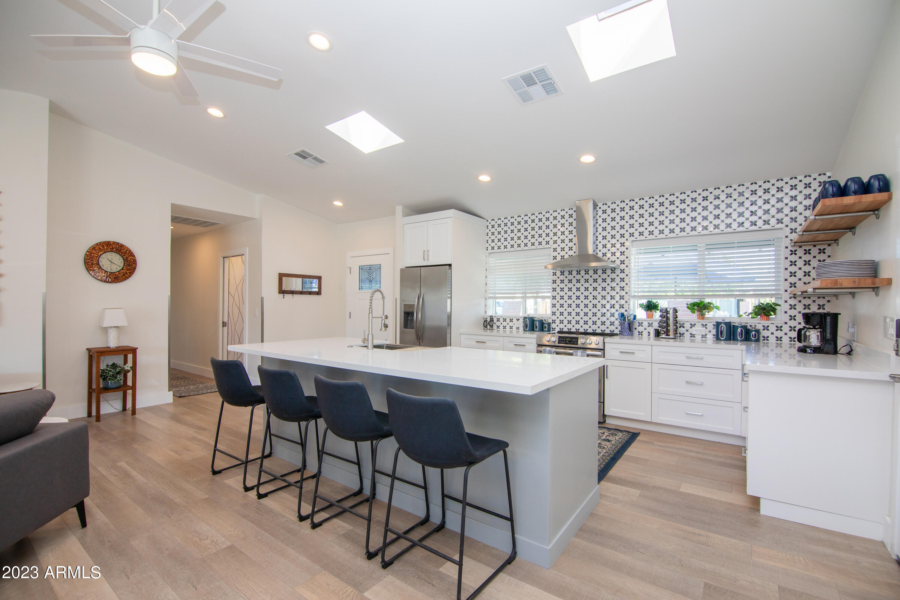 4335 E CLARENDON Avenue