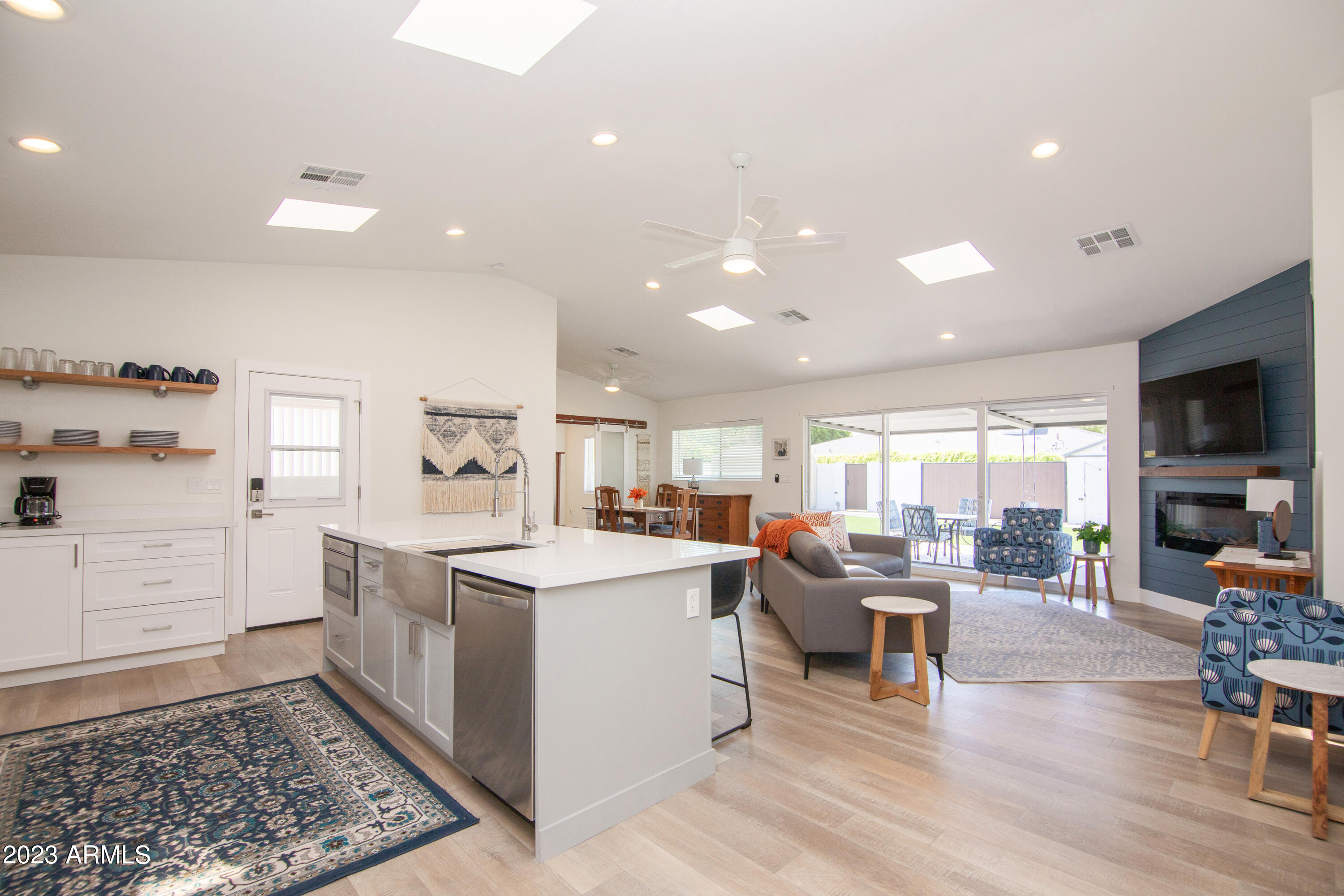 4335 E CLARENDON Avenue