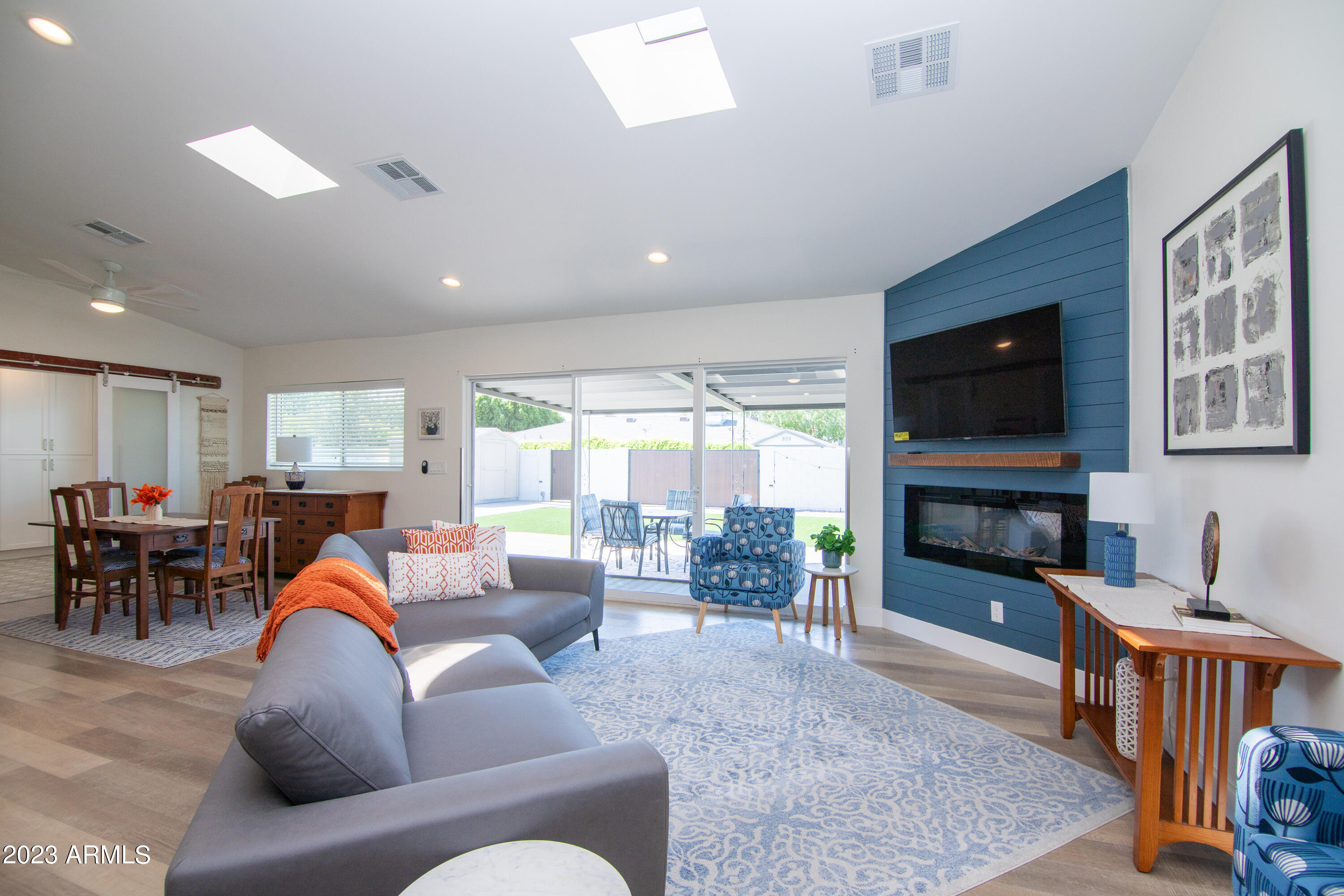 4335 E CLARENDON Avenue