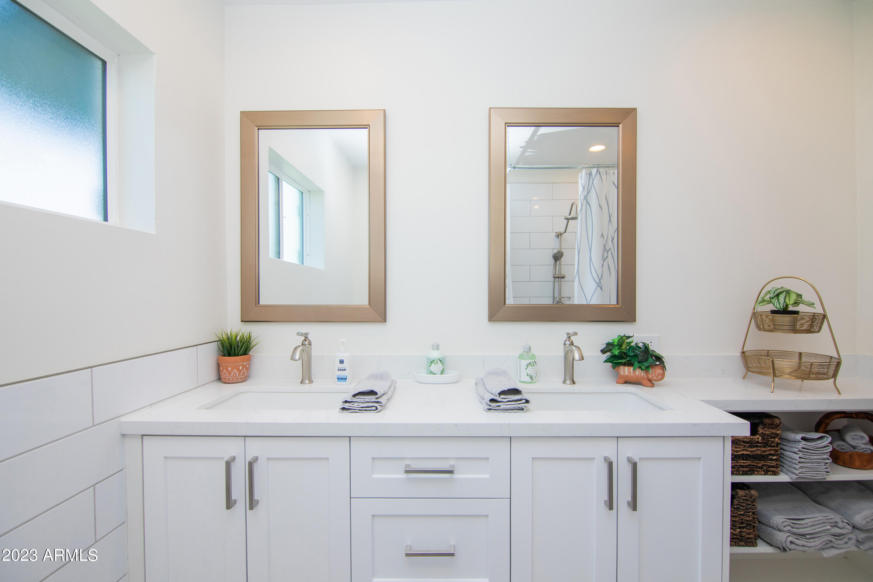 4335 E CLARENDON Avenue