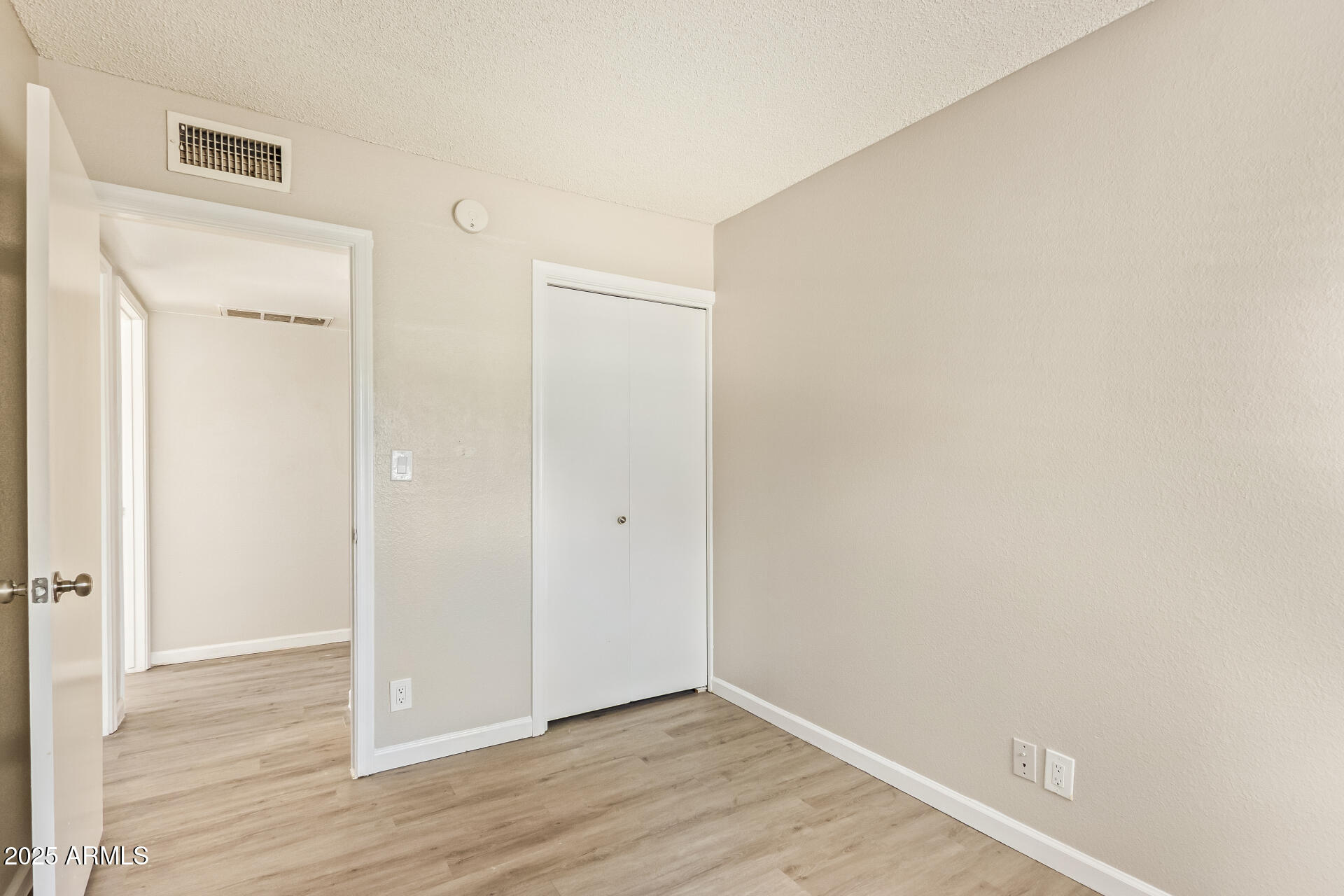 1229 E TOWNLEY Avenue