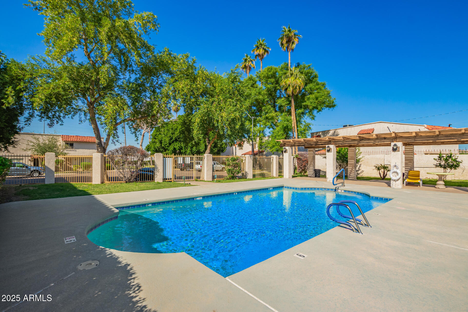 1229 E TOWNLEY Avenue