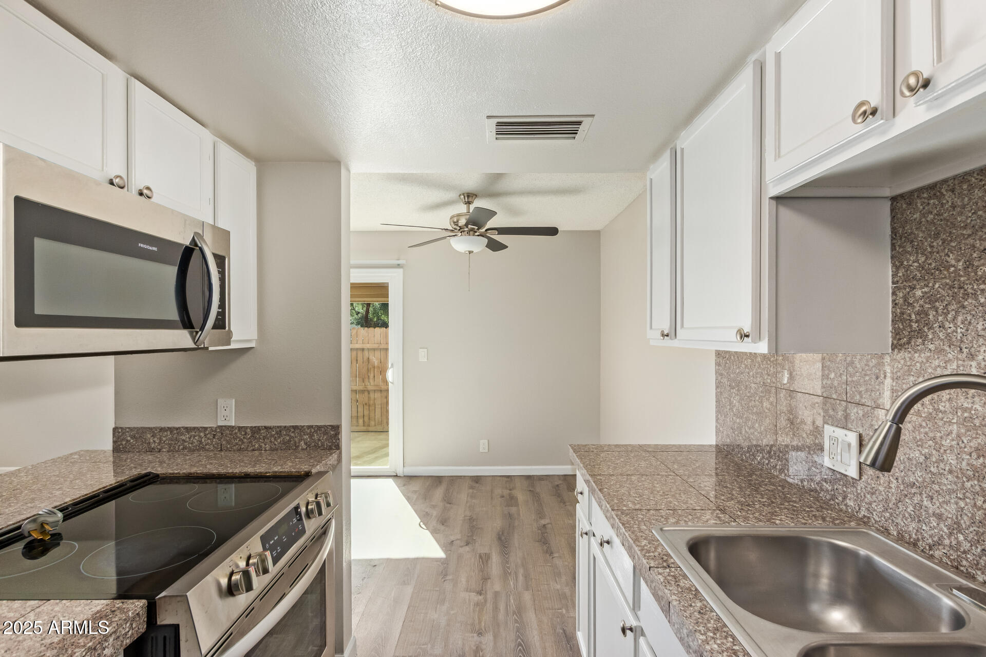 1229 E TOWNLEY Avenue