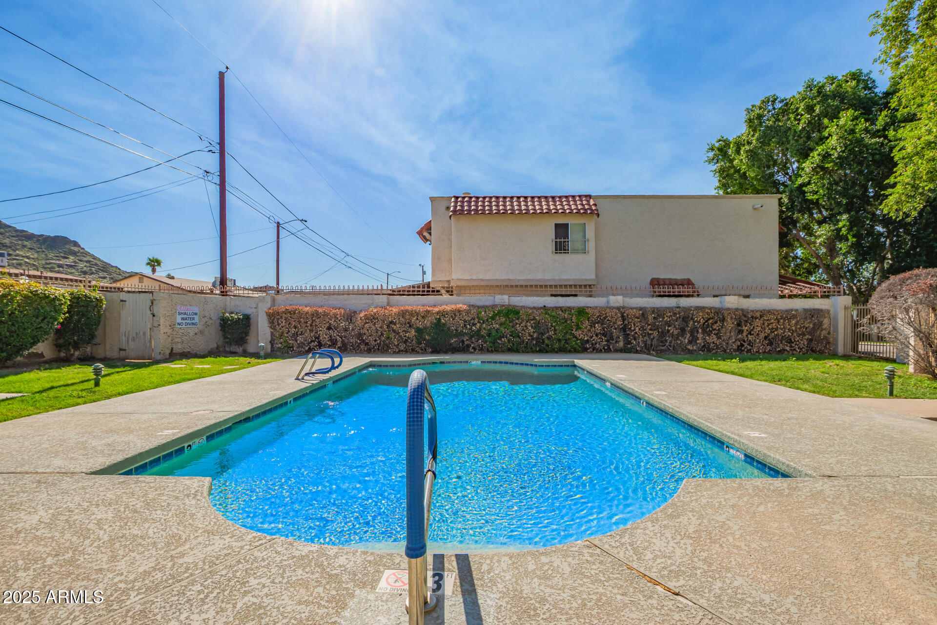 1229 E TOWNLEY Avenue