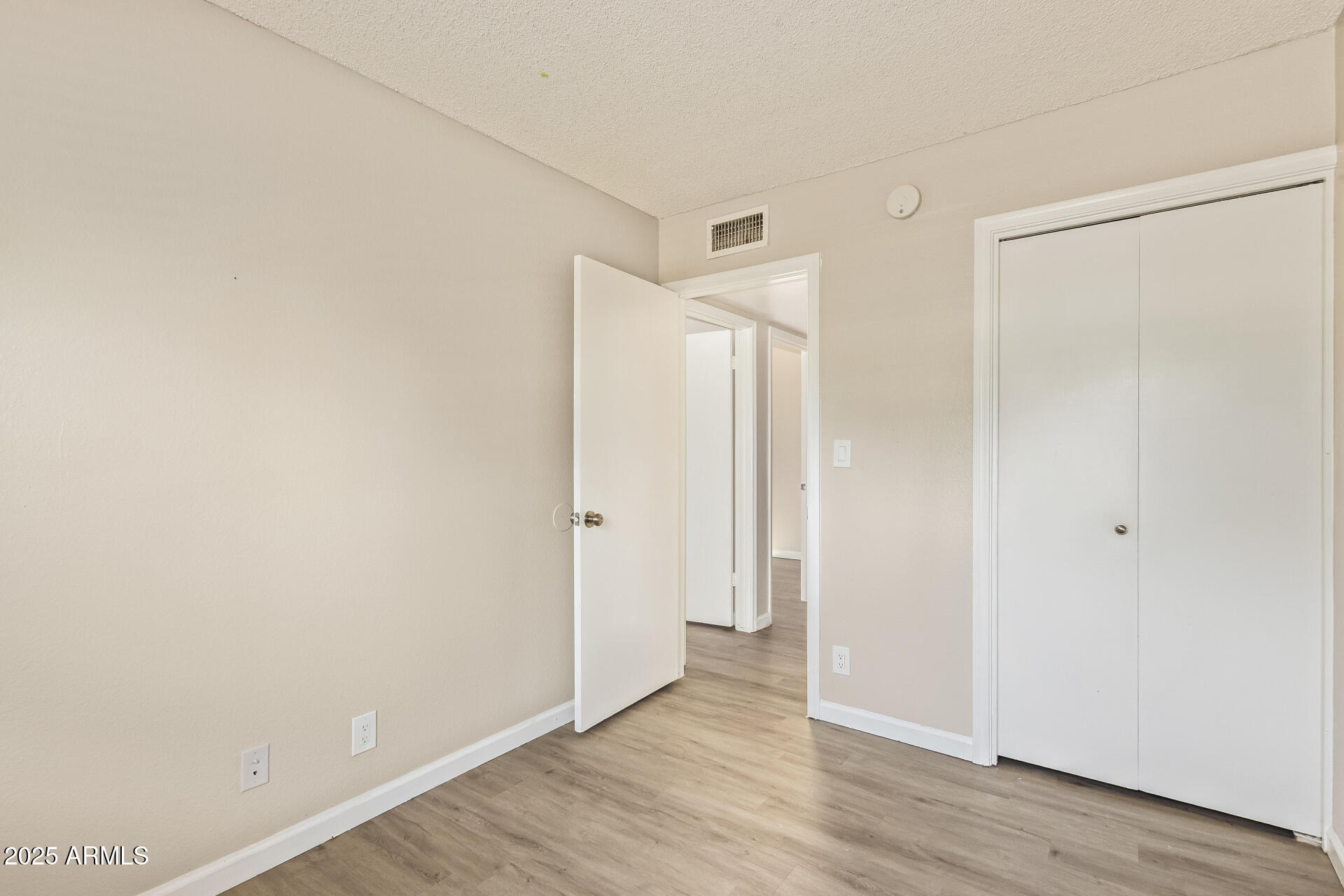 1229 E TOWNLEY Avenue