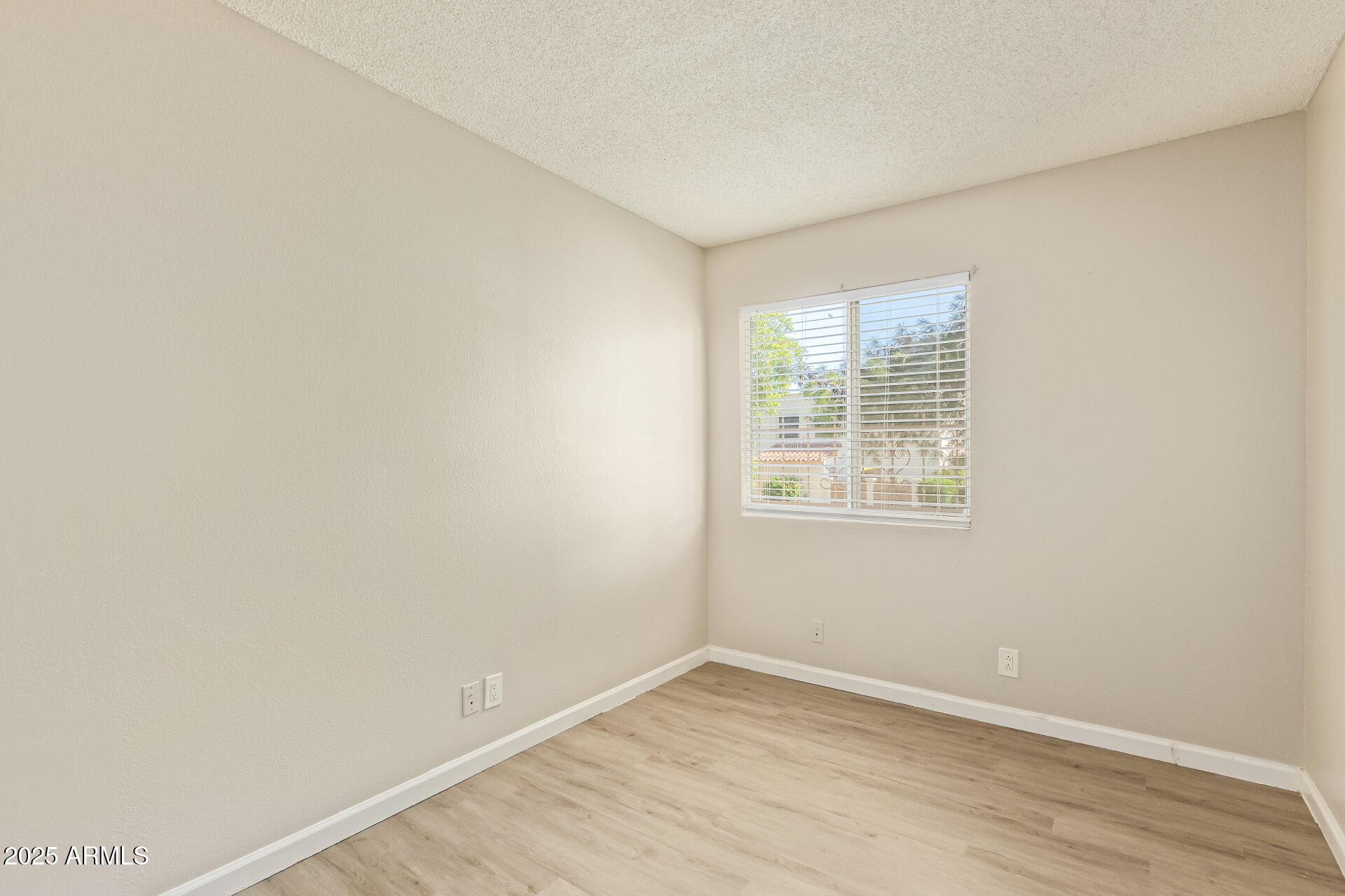 1229 E TOWNLEY Avenue