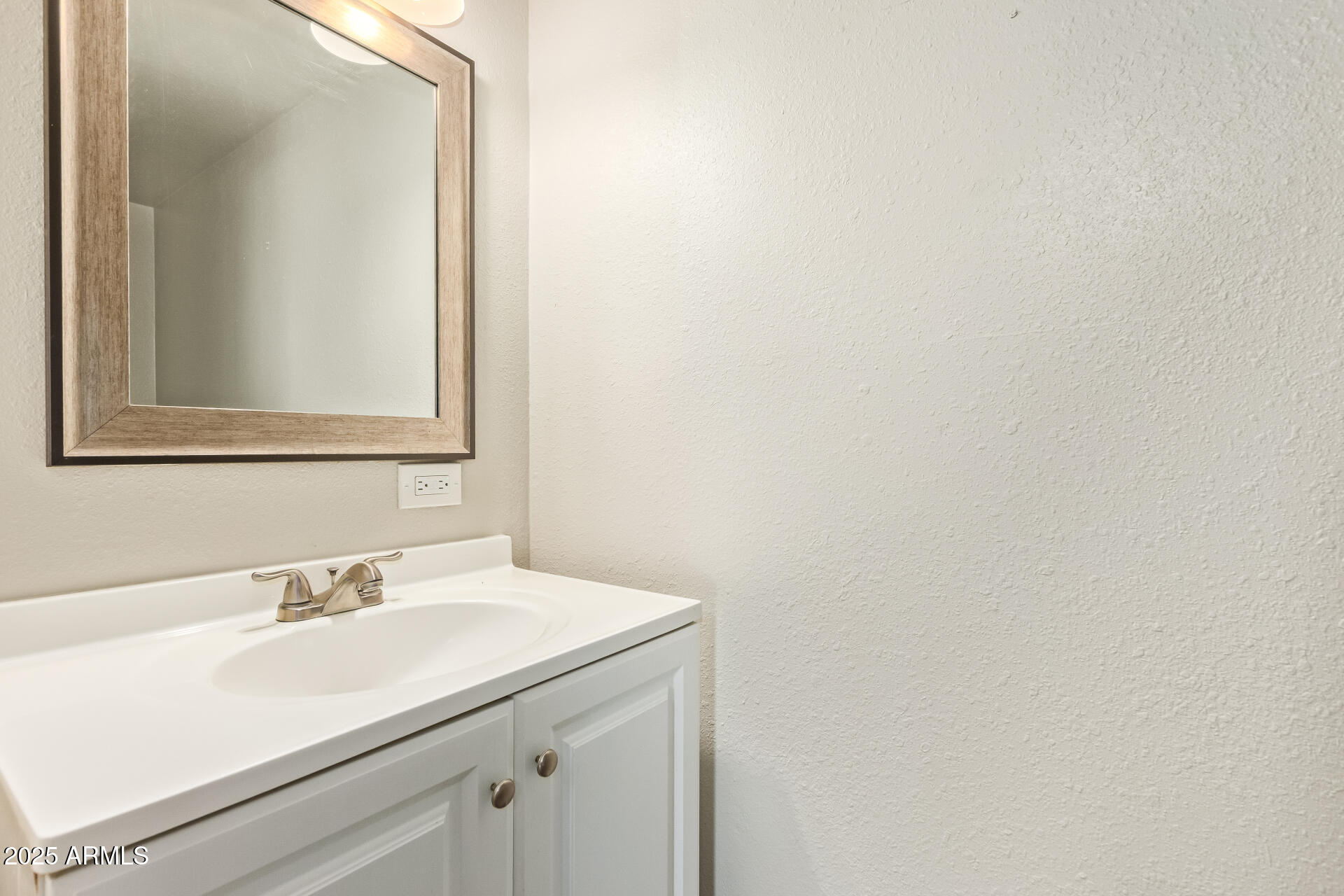 1229 E TOWNLEY Avenue