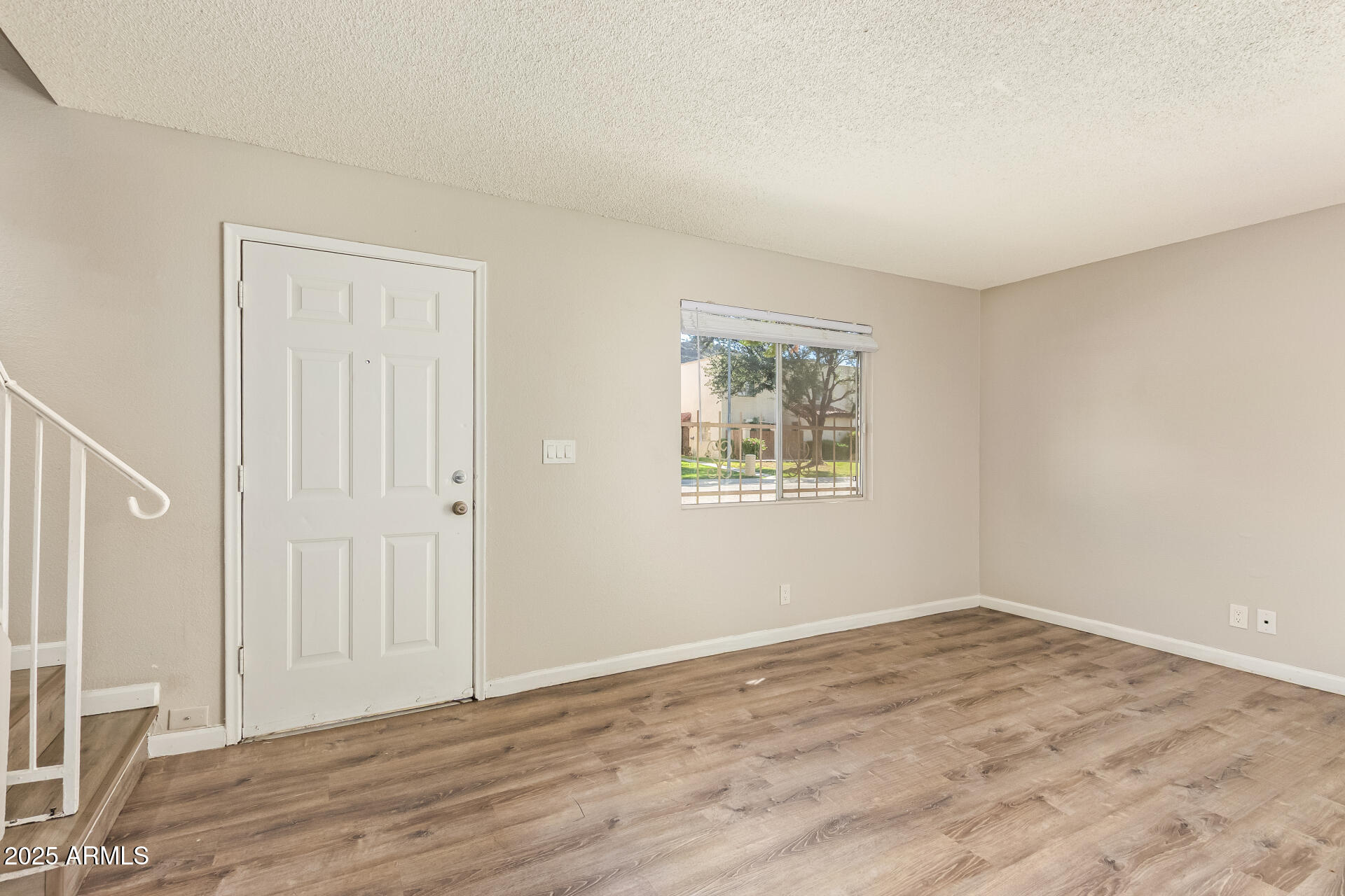 1229 E TOWNLEY Avenue