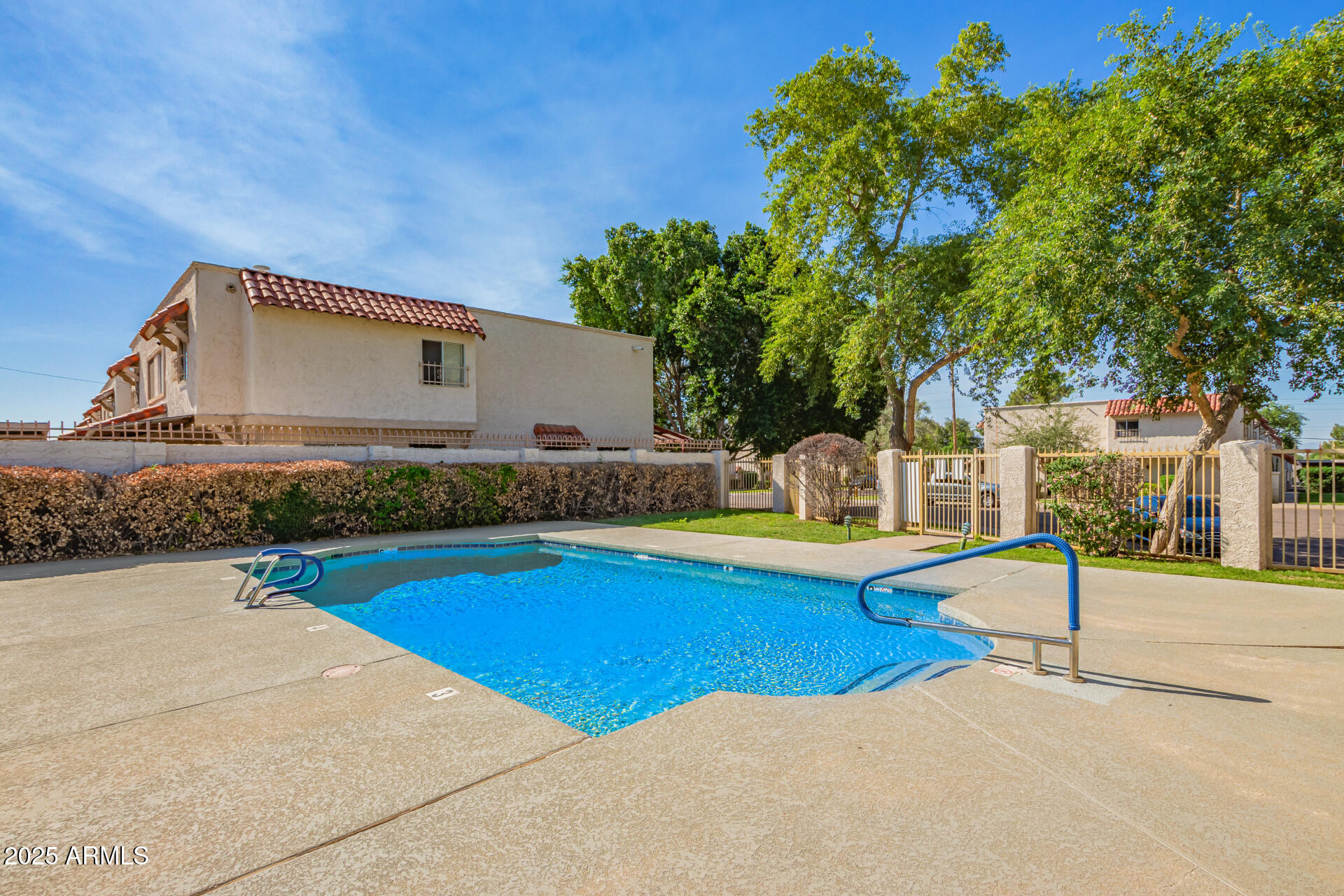 1229 E TOWNLEY Avenue