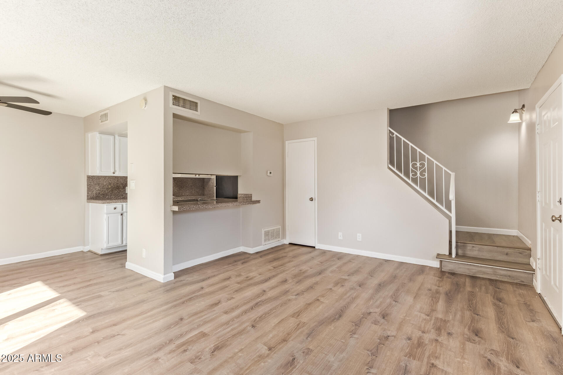 1229 E TOWNLEY Avenue