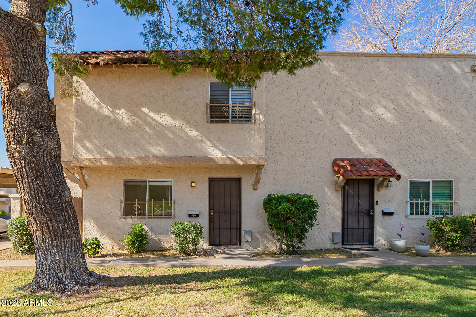 1229 E TOWNLEY Avenue