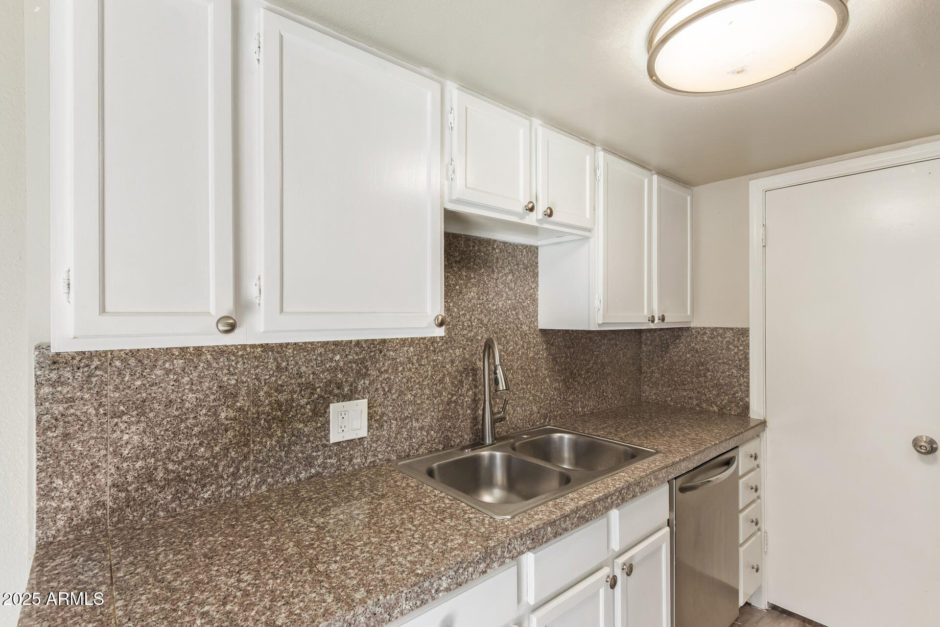 1229 E TOWNLEY Avenue