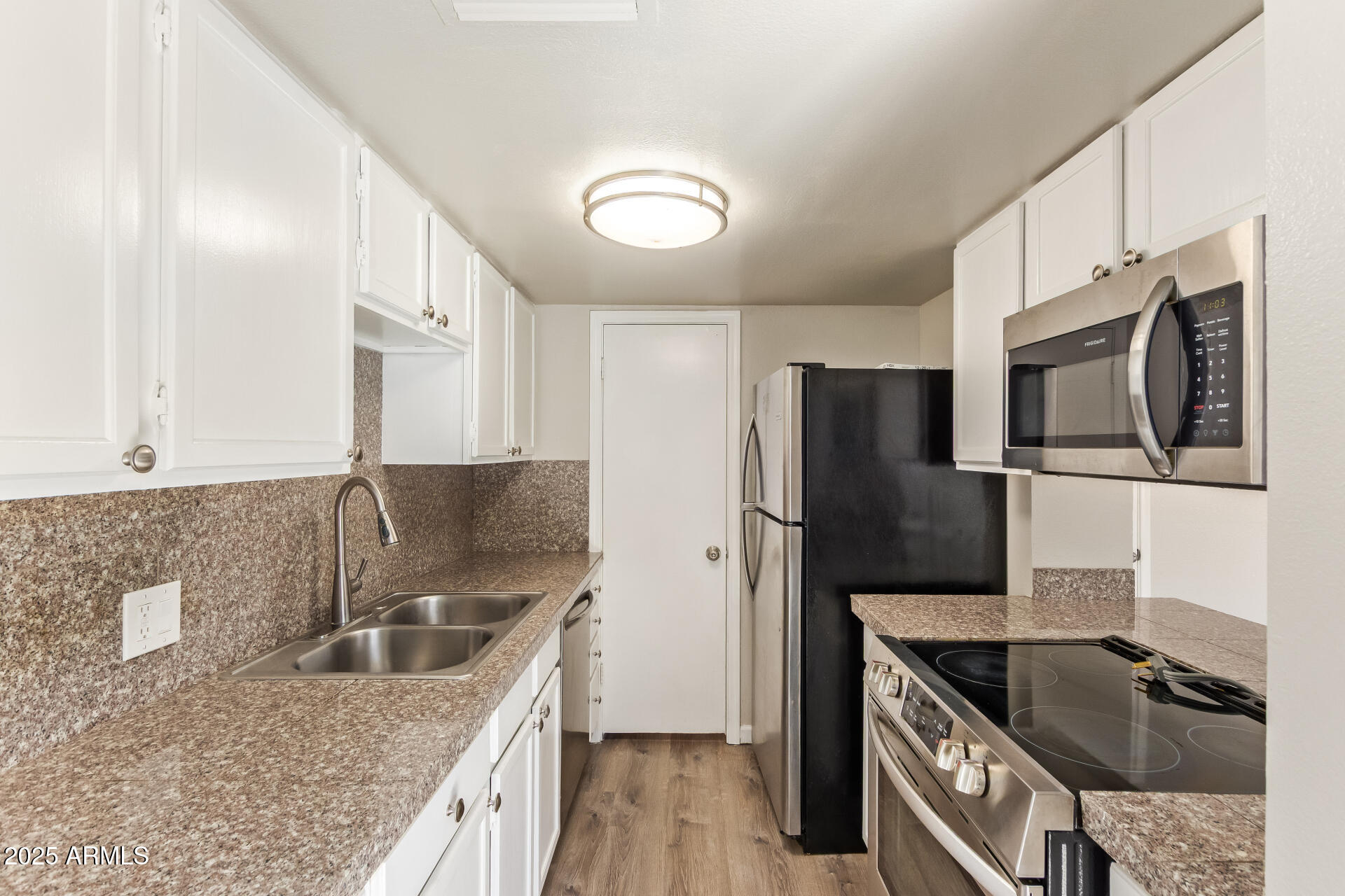 1229 E TOWNLEY Avenue