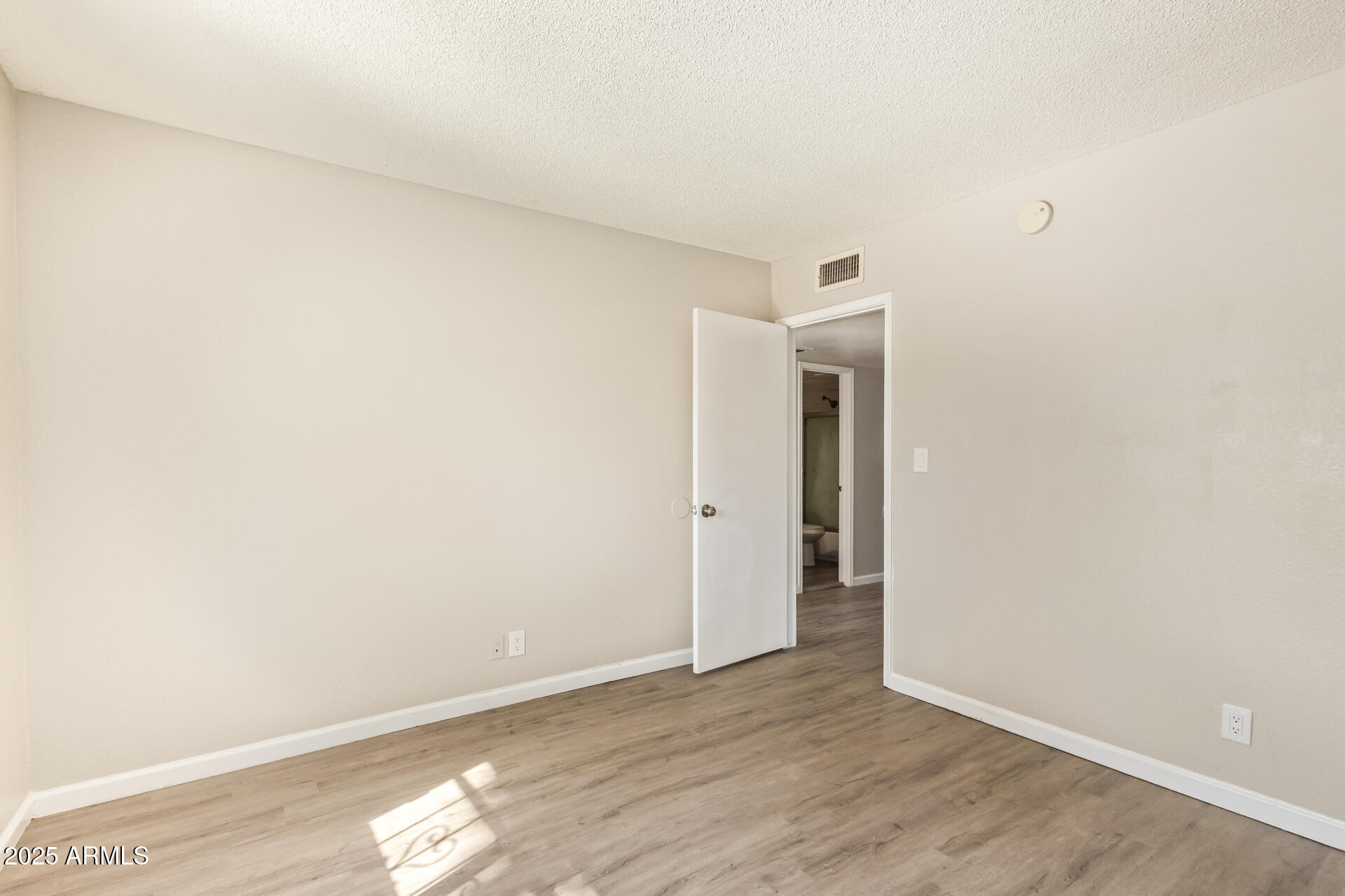 1229 E TOWNLEY Avenue