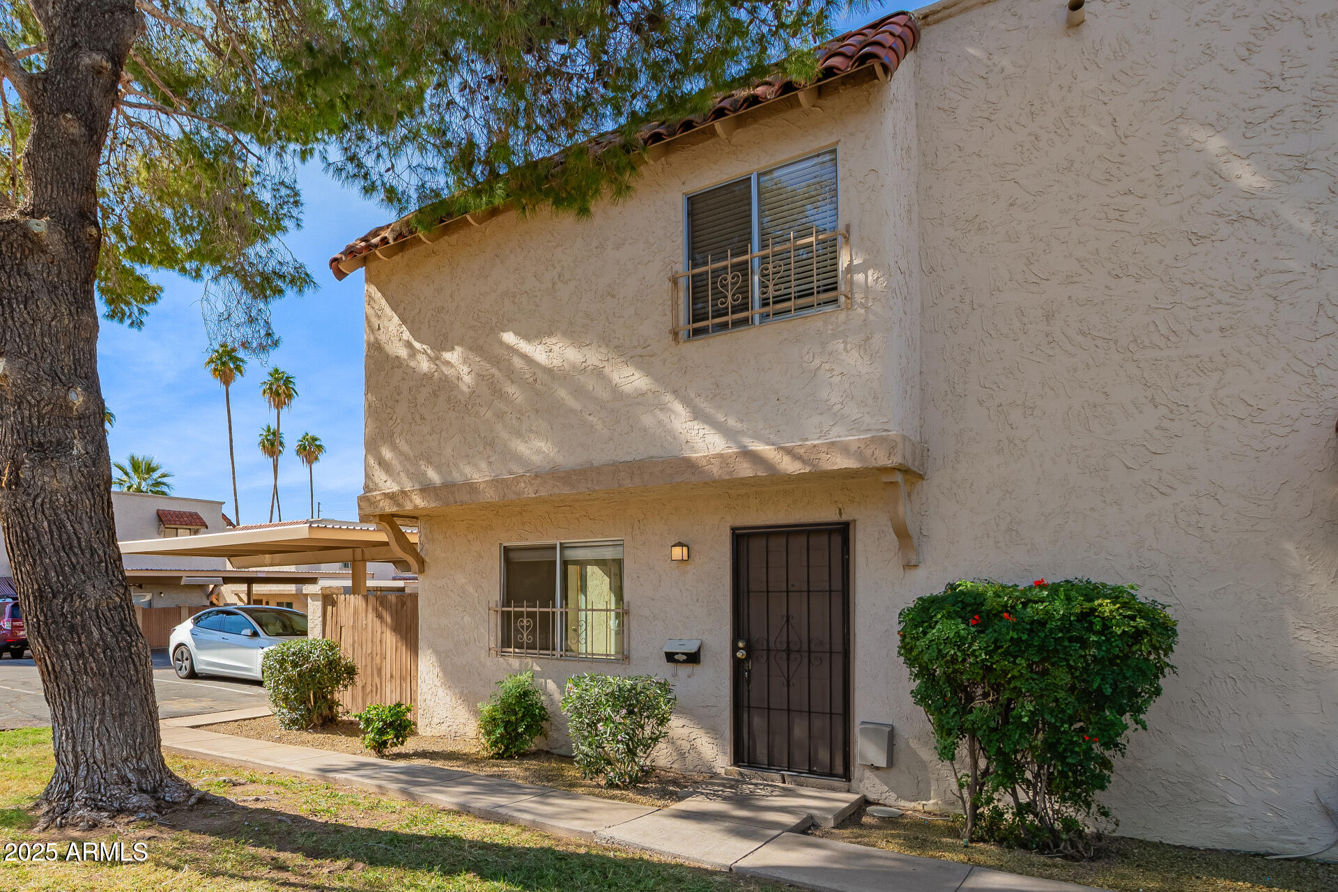 1229 E TOWNLEY Avenue